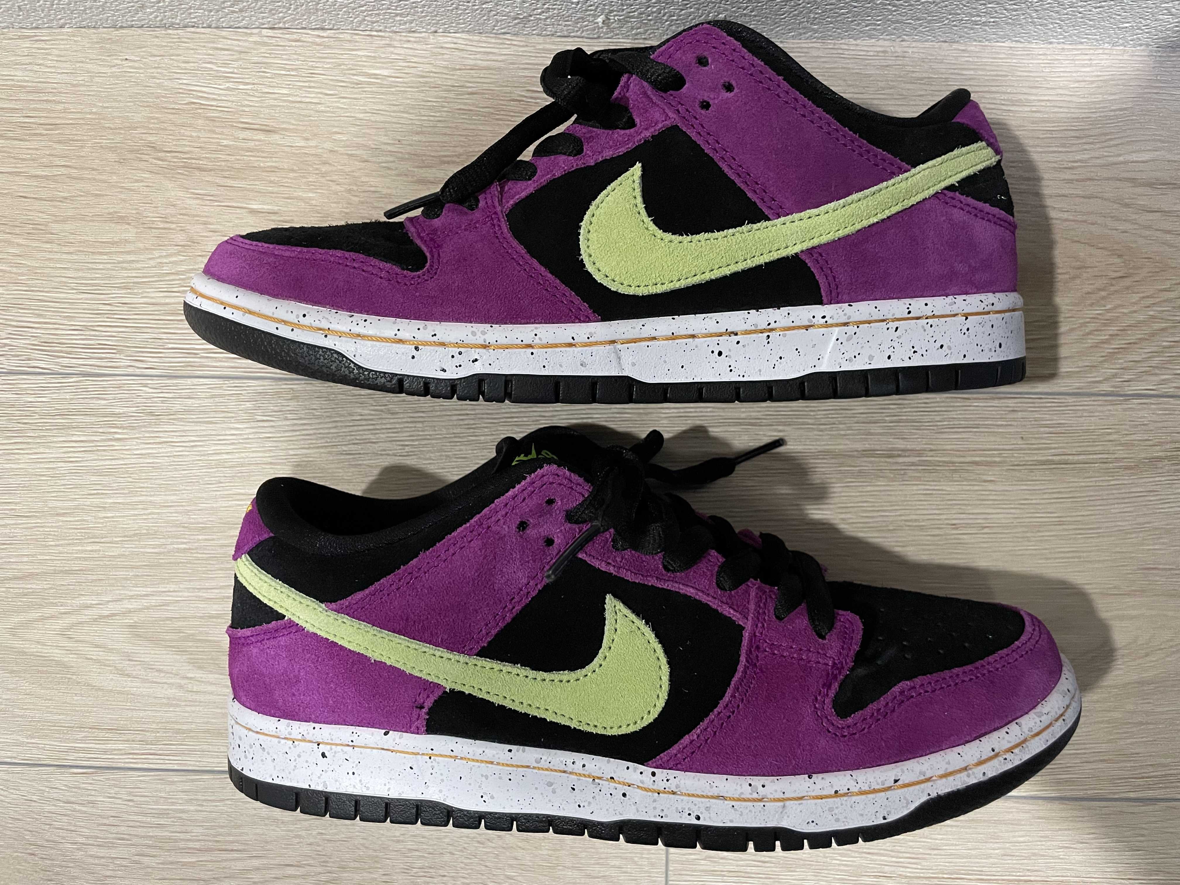 Nike SB Dunk Low "Red Plum"