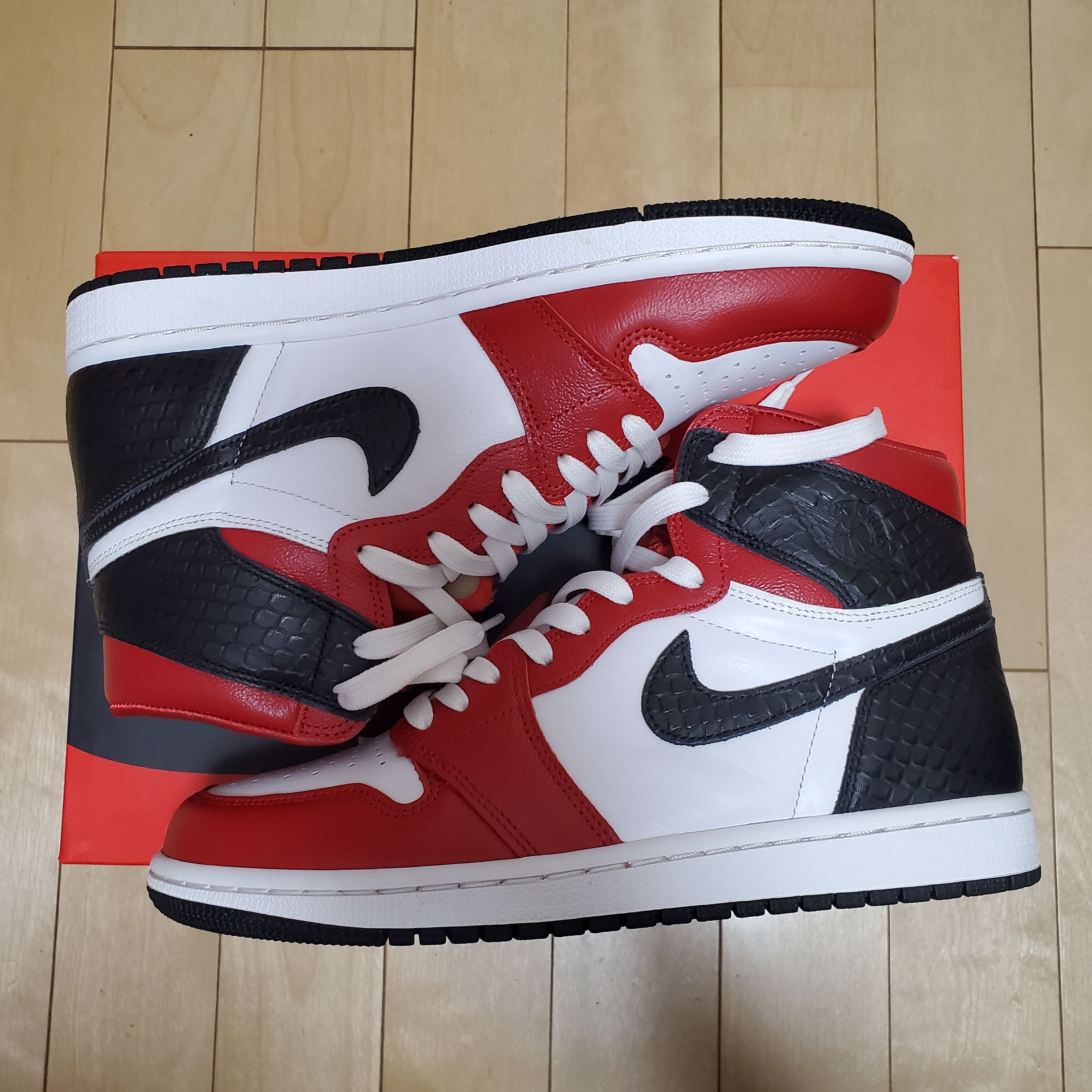 Nike Women's Air Jordan 1 High OG "Satin Red"