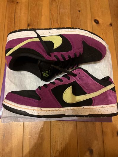 Nike SB Dunk Low "Red Plum"