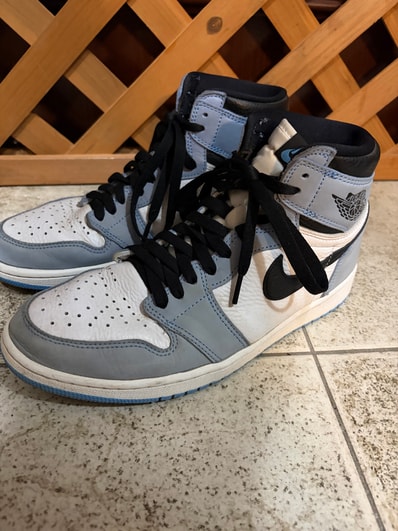 Nike Air Jordan 1 High OG "University Blue"