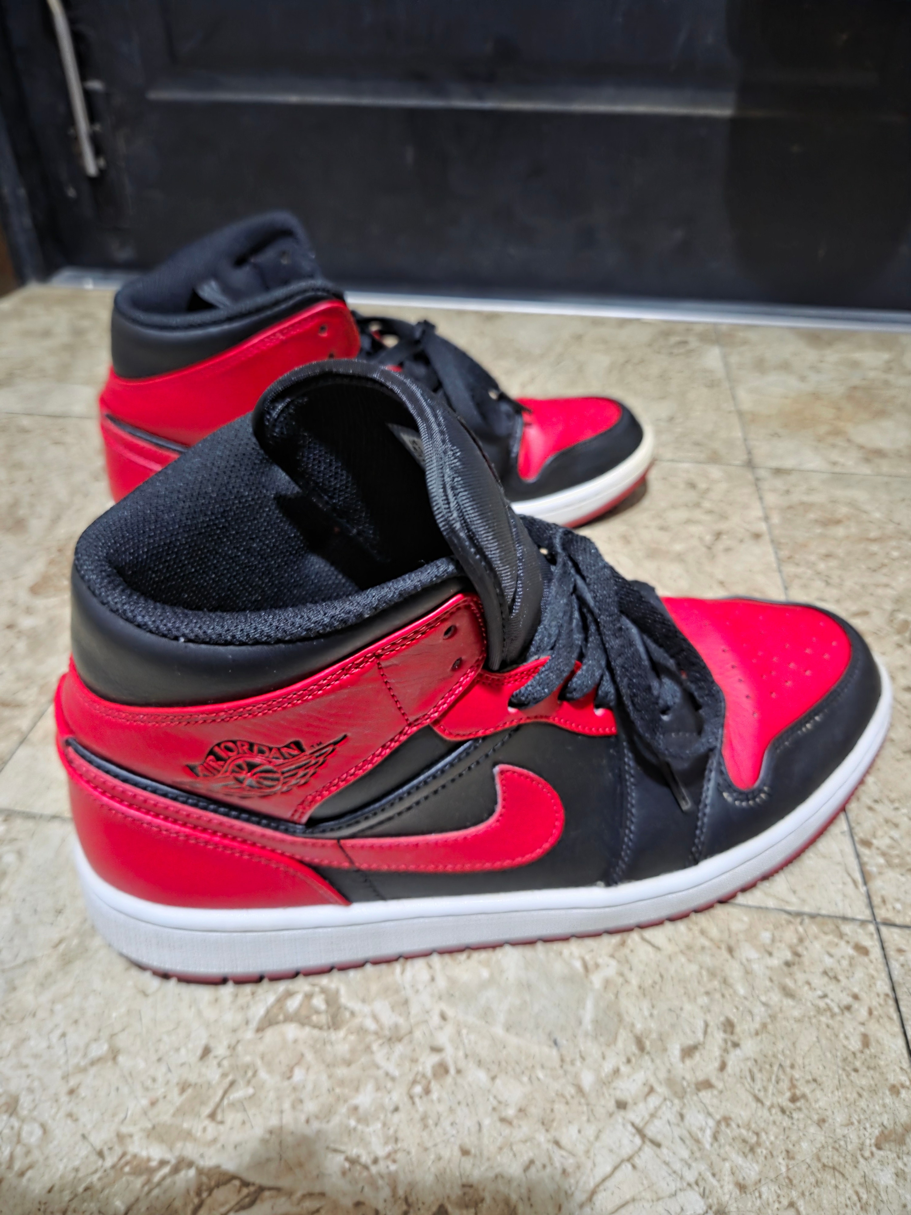 Nike Air Jordan 1 Mid "Bred"