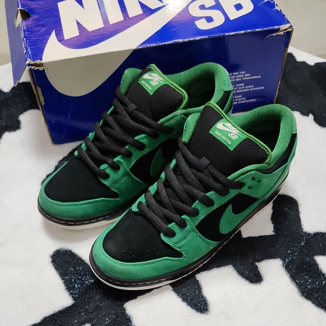 Nike SB Dunk Low "Black/Pine Green"