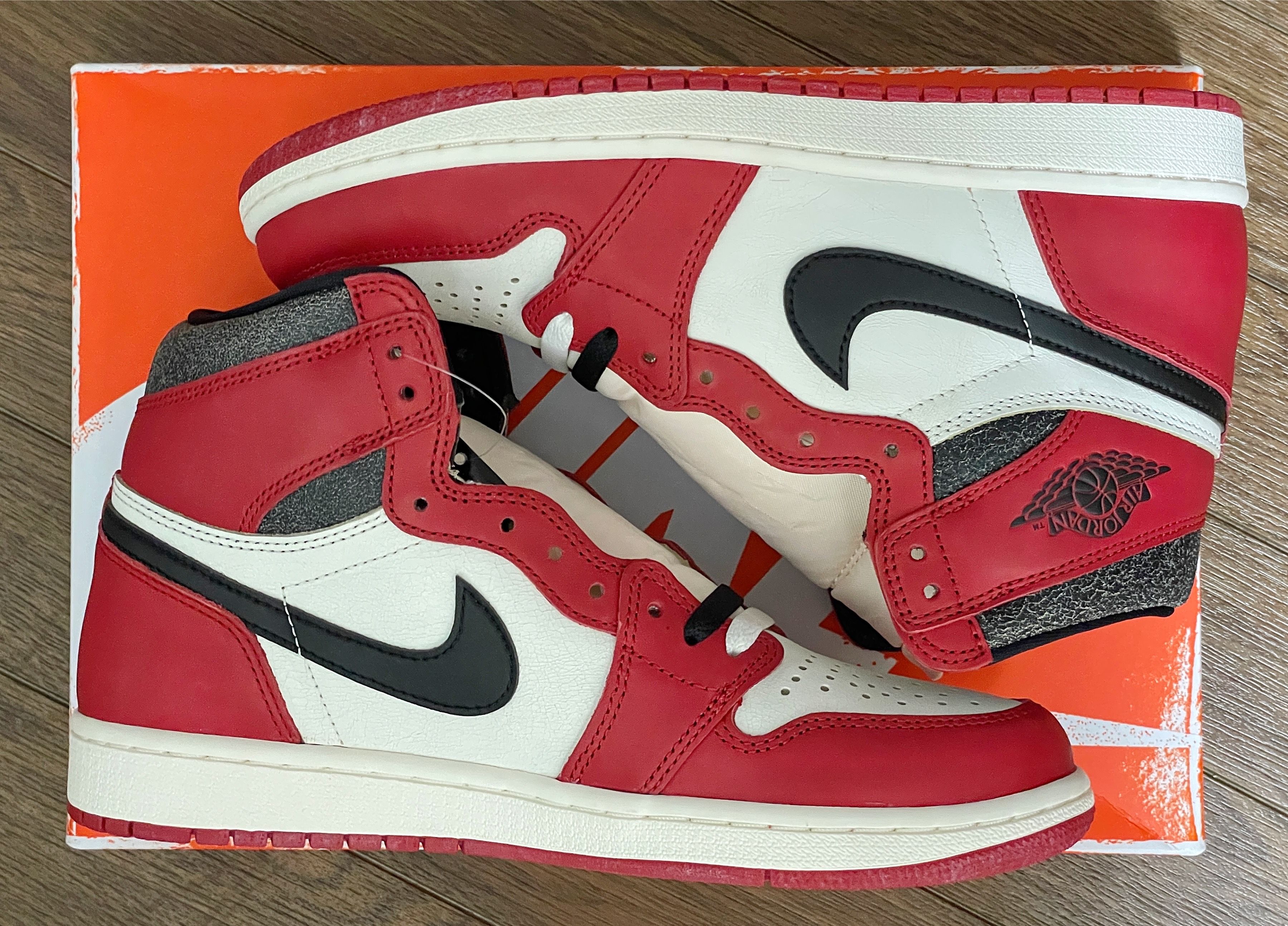 Nike Air Jordan 1 High OG "Lost & Found/Chicago"