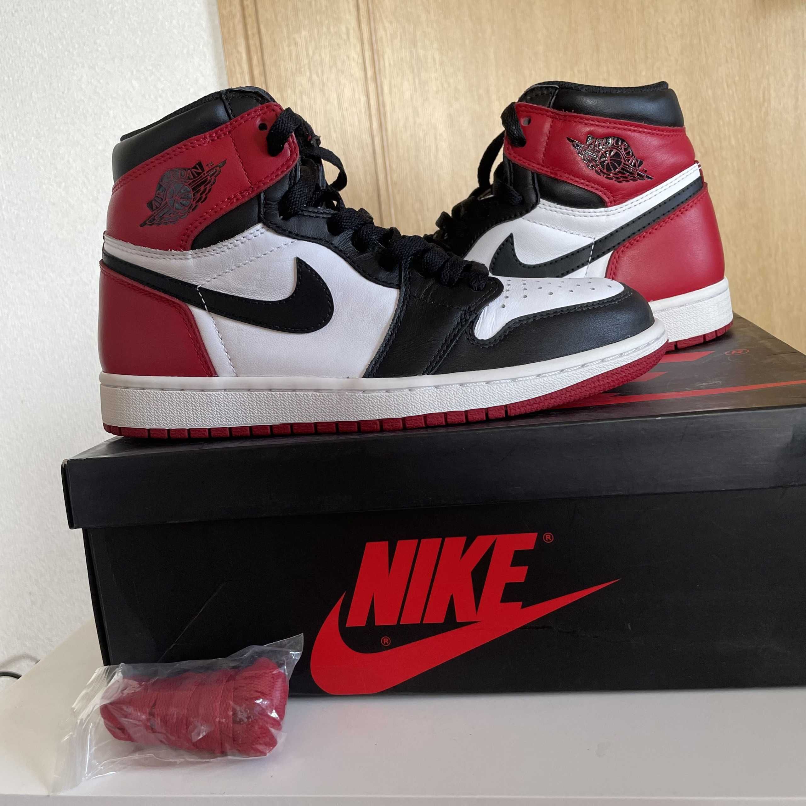 Nike Air Jordan 1 Retro High OG "Black Toe"(2016)