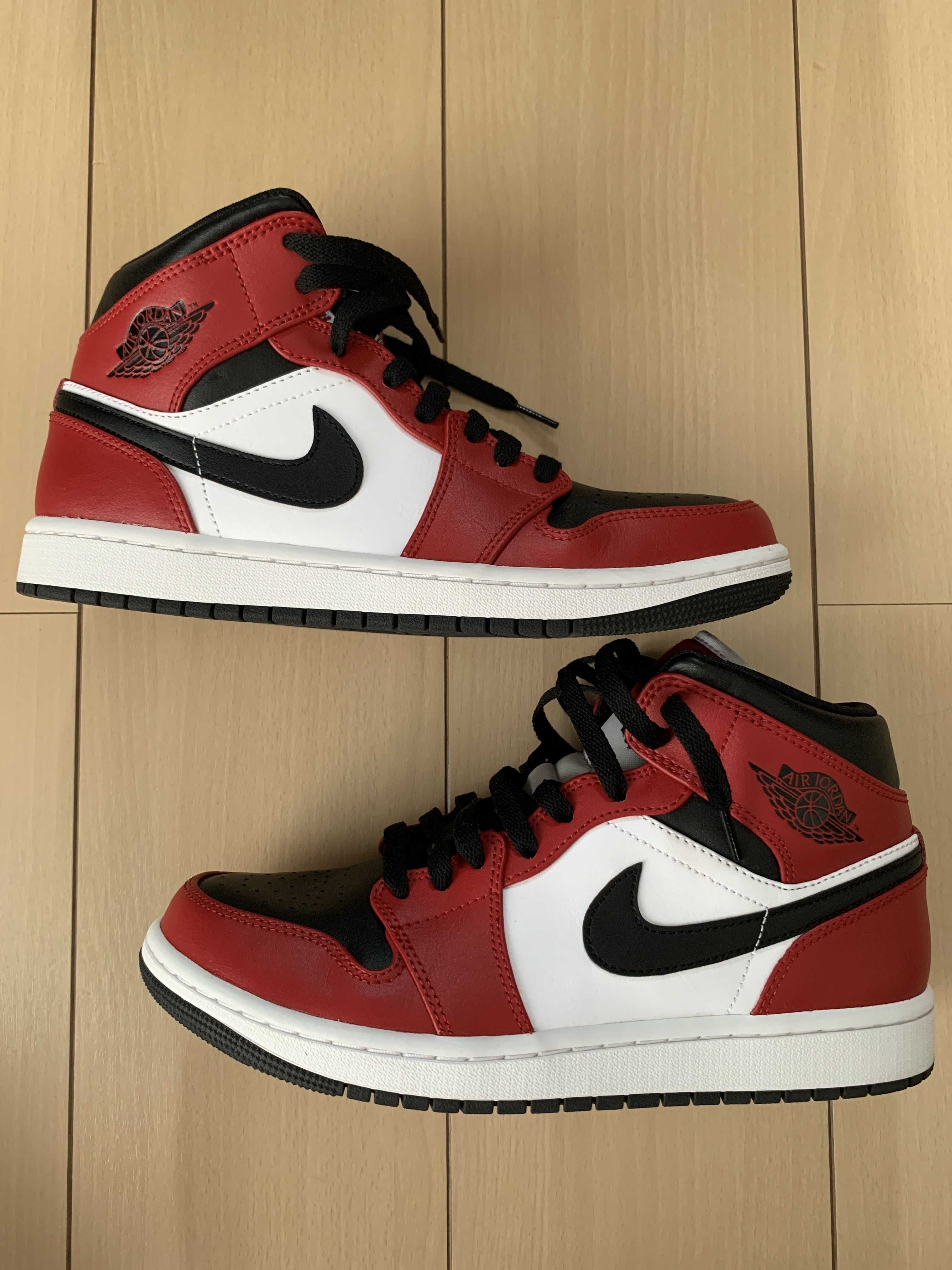Nike Air Jordan 1 Mid "Chicago Black Toe"