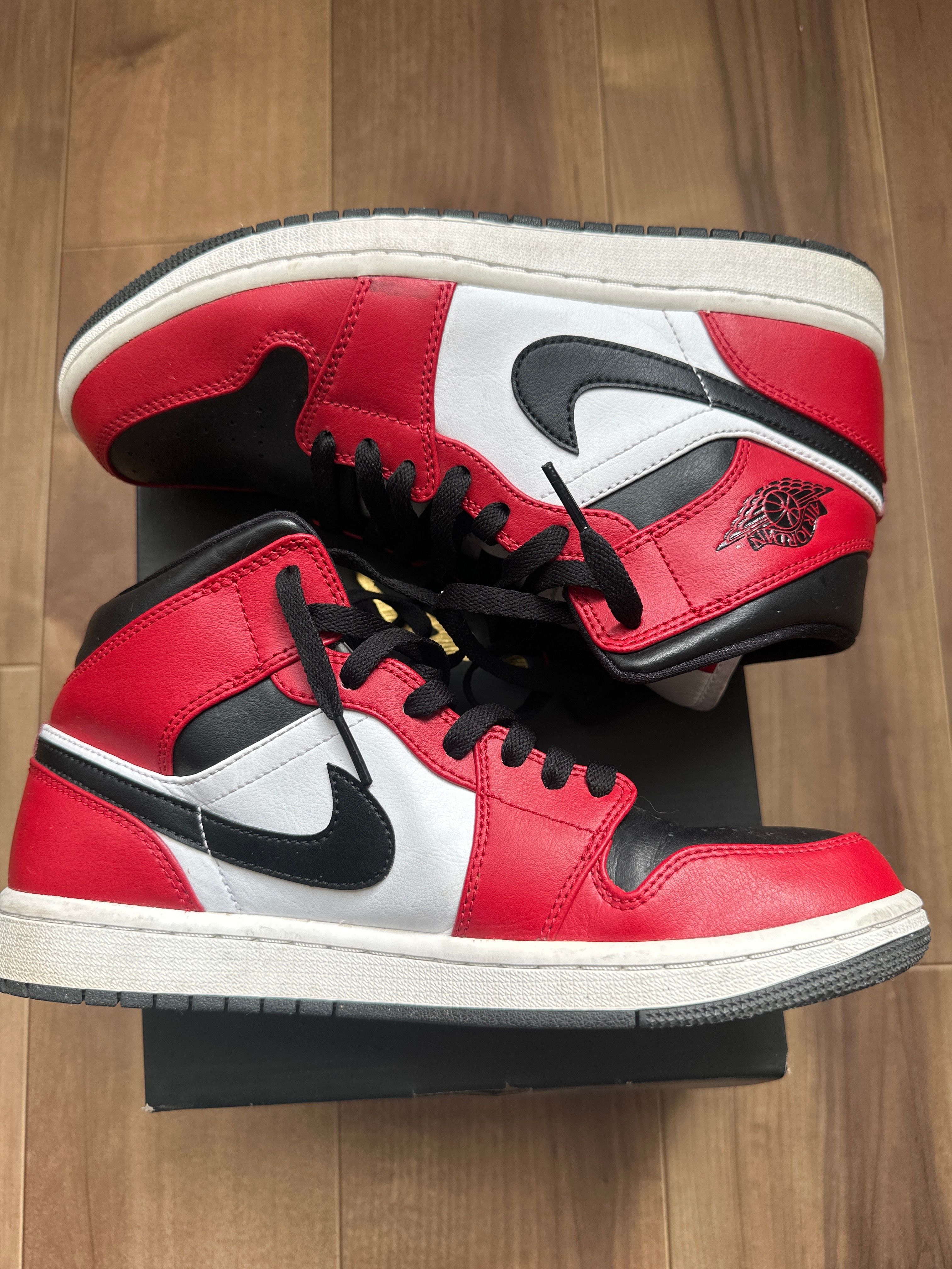 Nike Air Jordan 1 Mid "Chicago Black Toe"