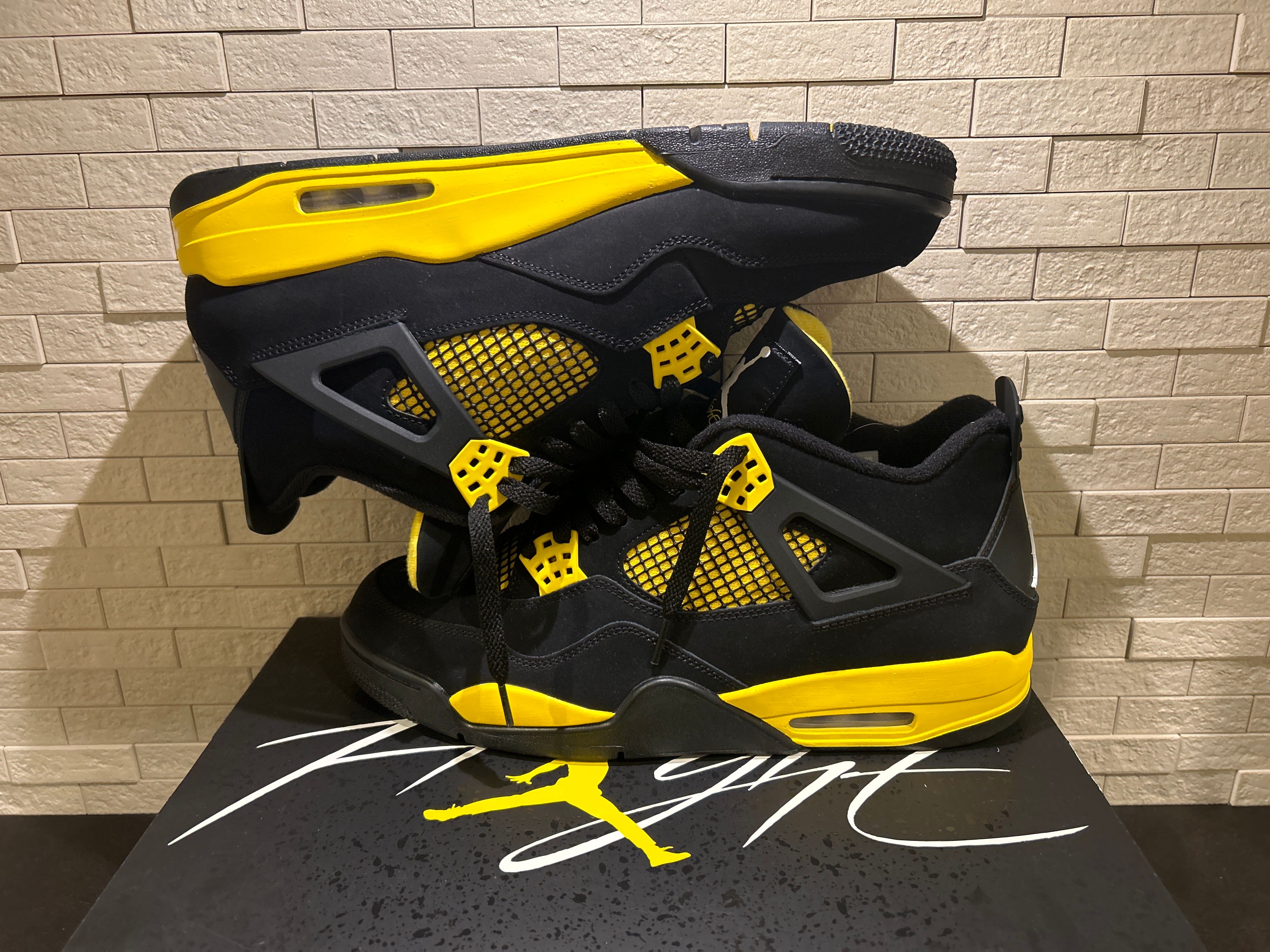 Nike Air Jordan 4 Retro "Thunder"(2023)