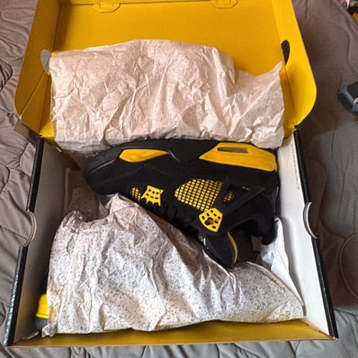 Nike Air Jordan 4 Retro "Thunder"(2023)