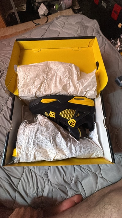 Nike Air Jordan 4 Retro "Thunder"(2023)