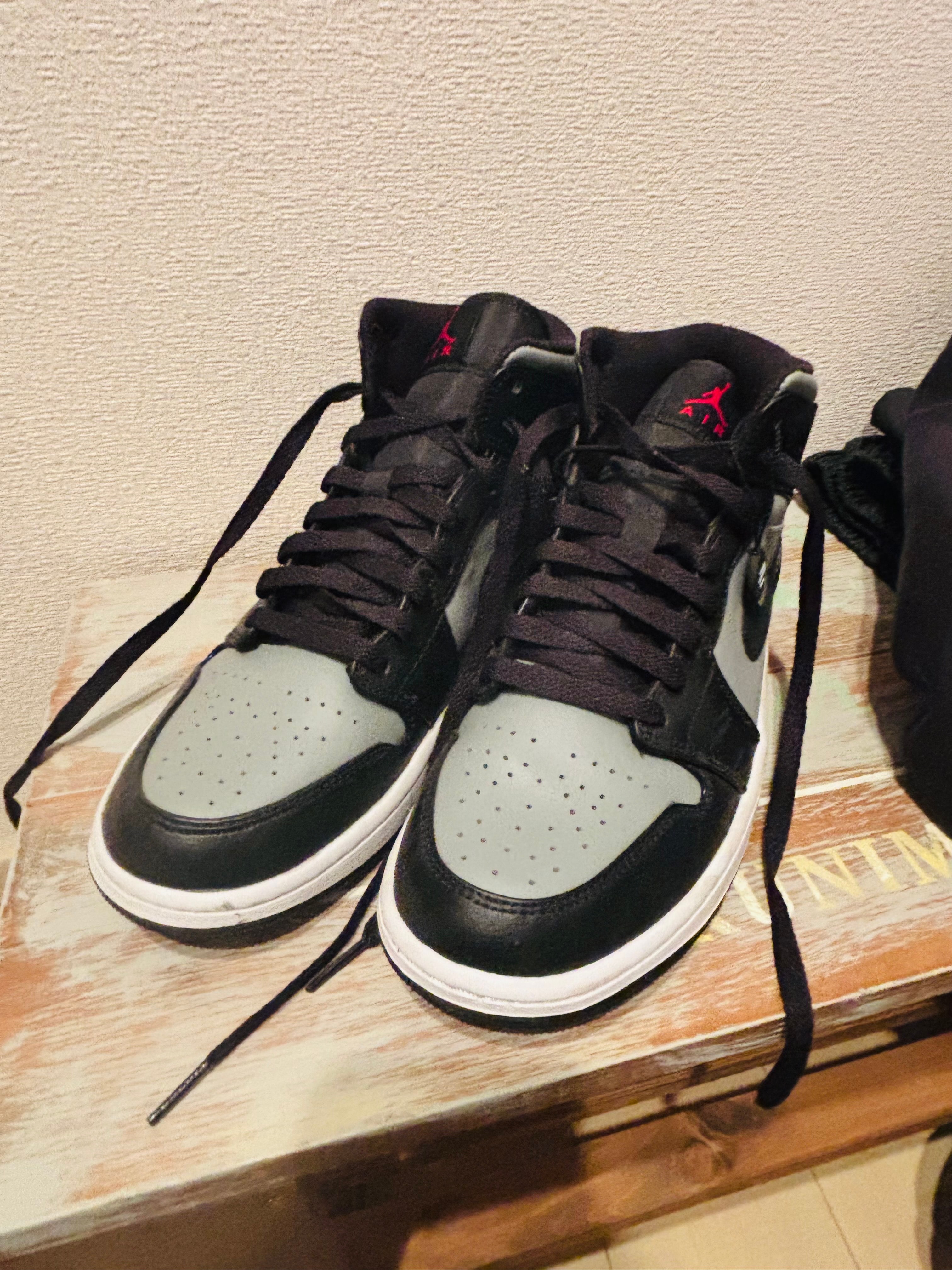 Nike Air Jordan 1 Mid "Shadow"