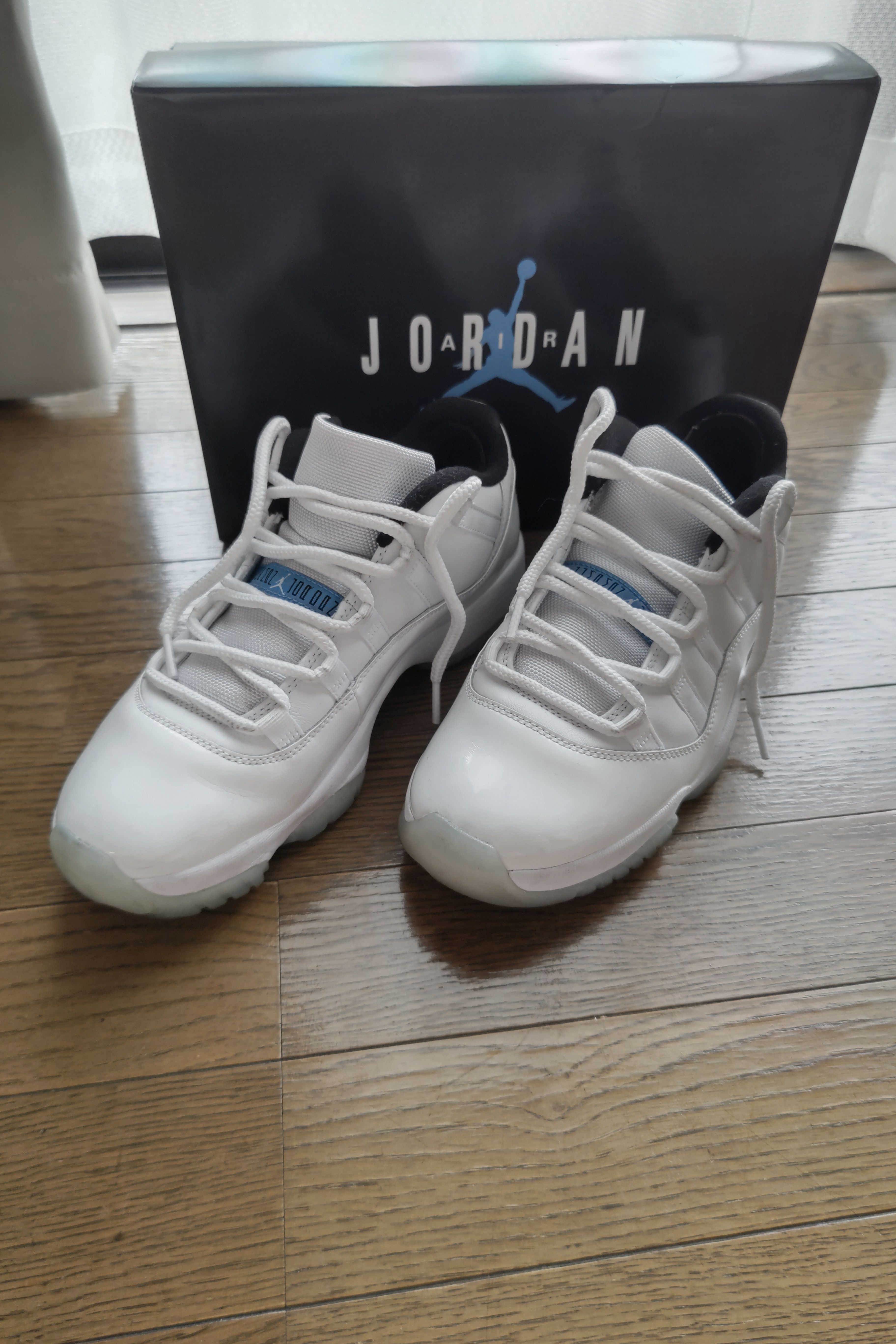 Nike Air Jordan 11 Retro "White/Legend Blue"
