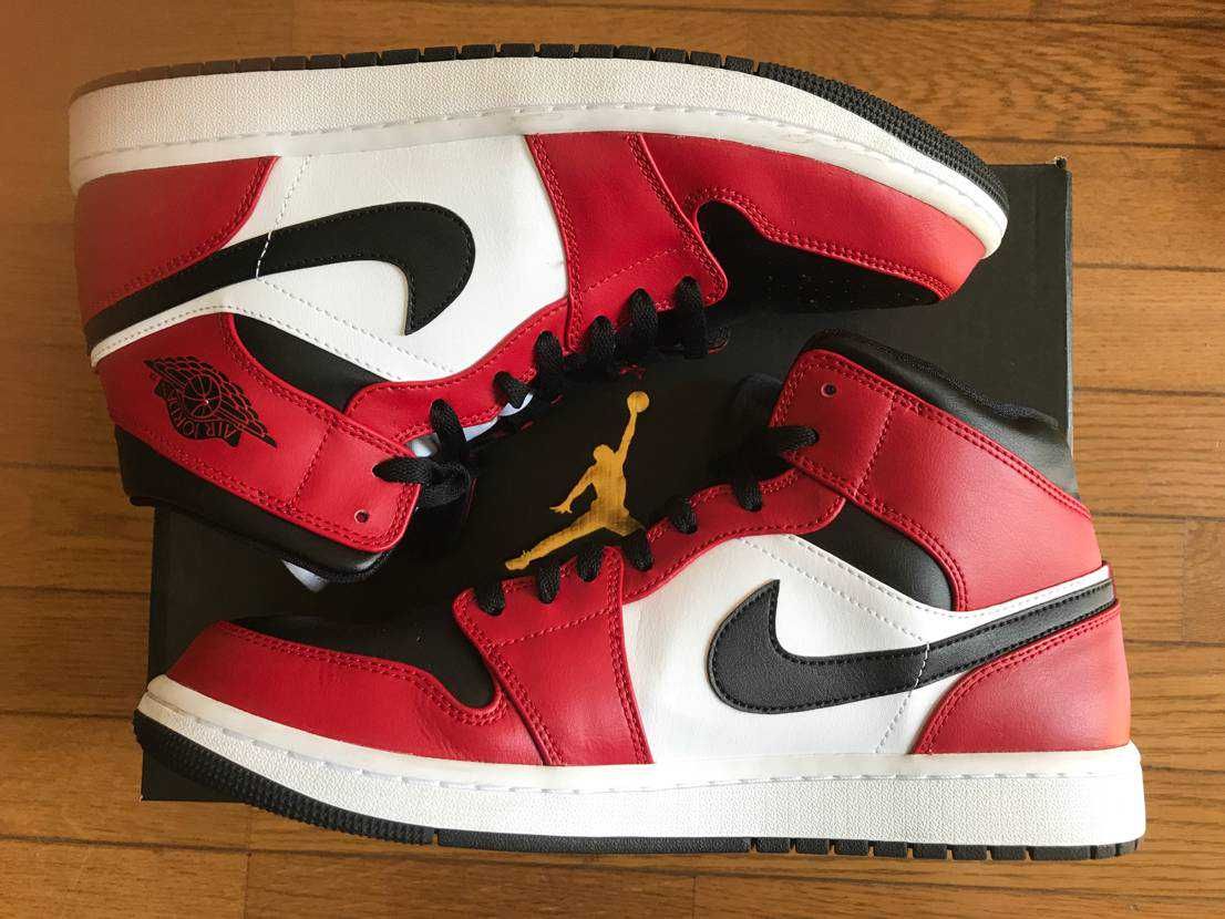 Nike Air Jordan 1 Mid "Chicago Black Toe"