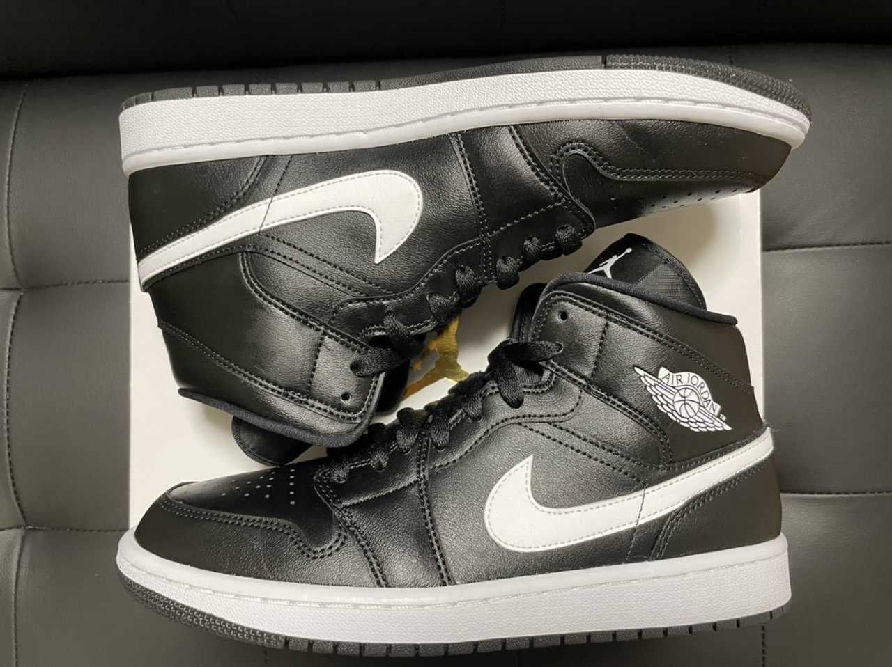 NIKE Women's AIR JORDAN 1 MID "BLACK/WHITE"