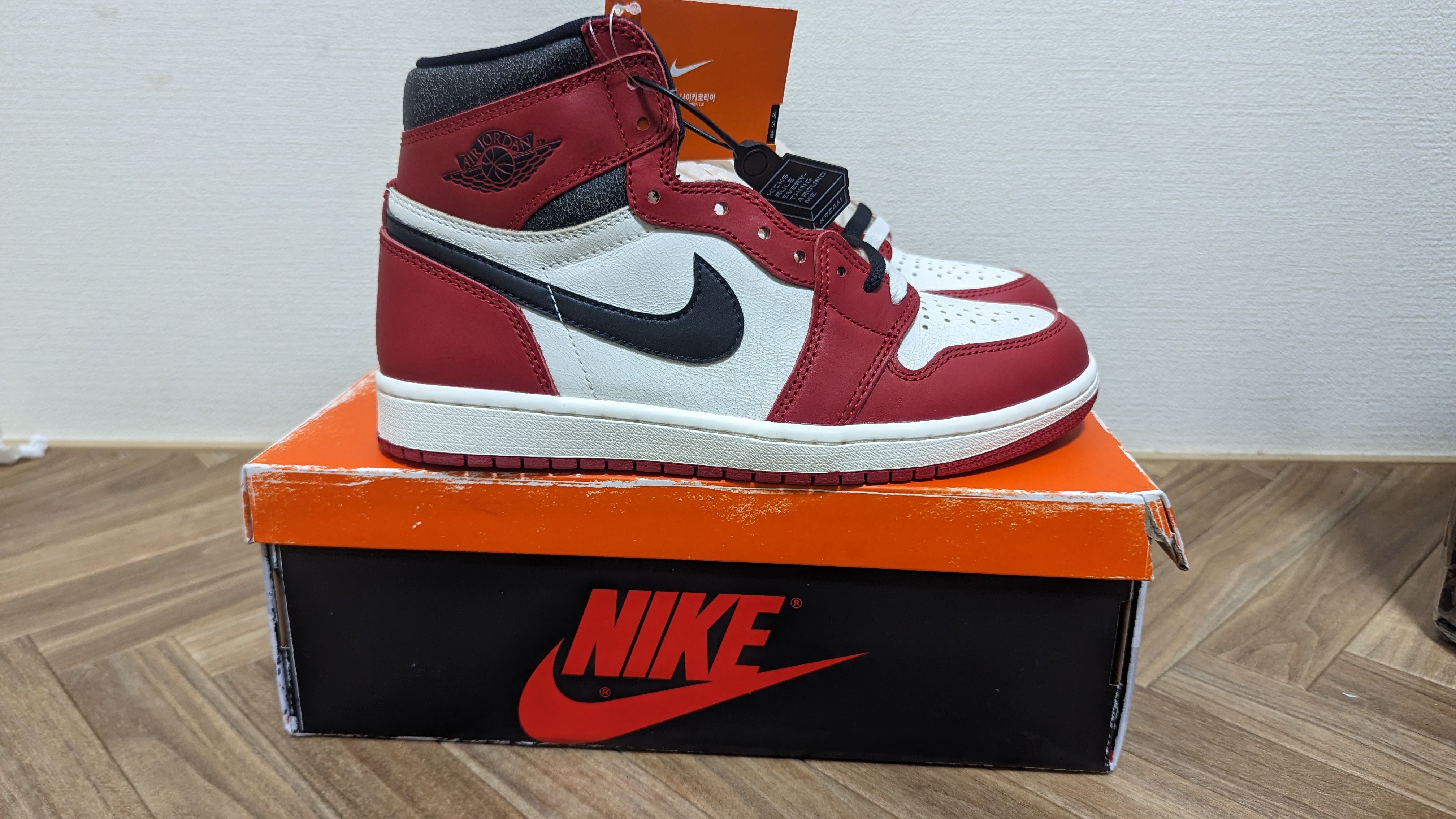 Nike Air Jordan 1 High OG "Lost & Found/Chicago"