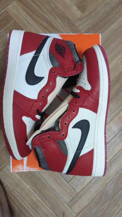Nike Air Jordan 1 High OG "Lost & Found/Chicago"