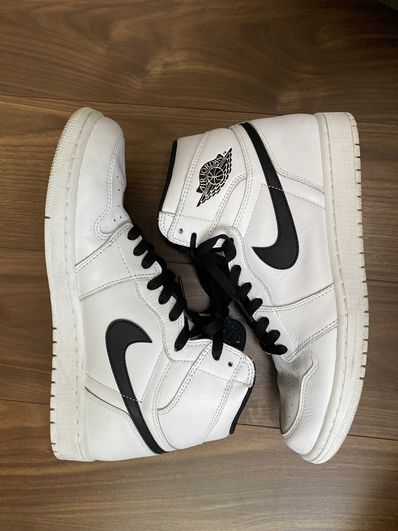Nike Air Jordan 1 Retro High "Yin Yang White"