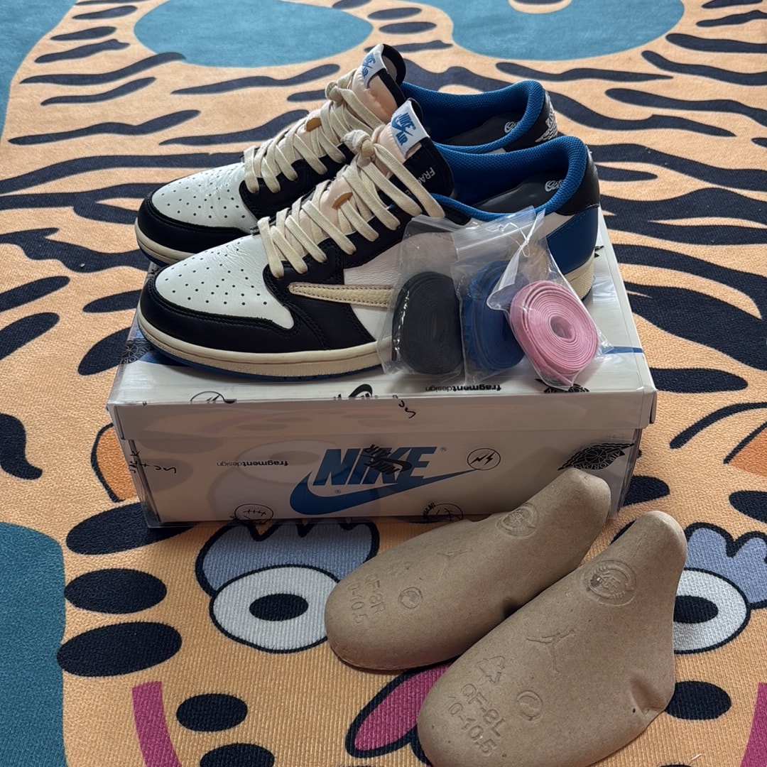 Travis Scott × fragment design × Nike Air Jordan 1 Low OG SP "Military Blue"