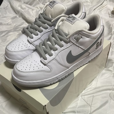 Supreme × Nike SB Dunk Low "White/Metallic Silver" (25FW Week2)