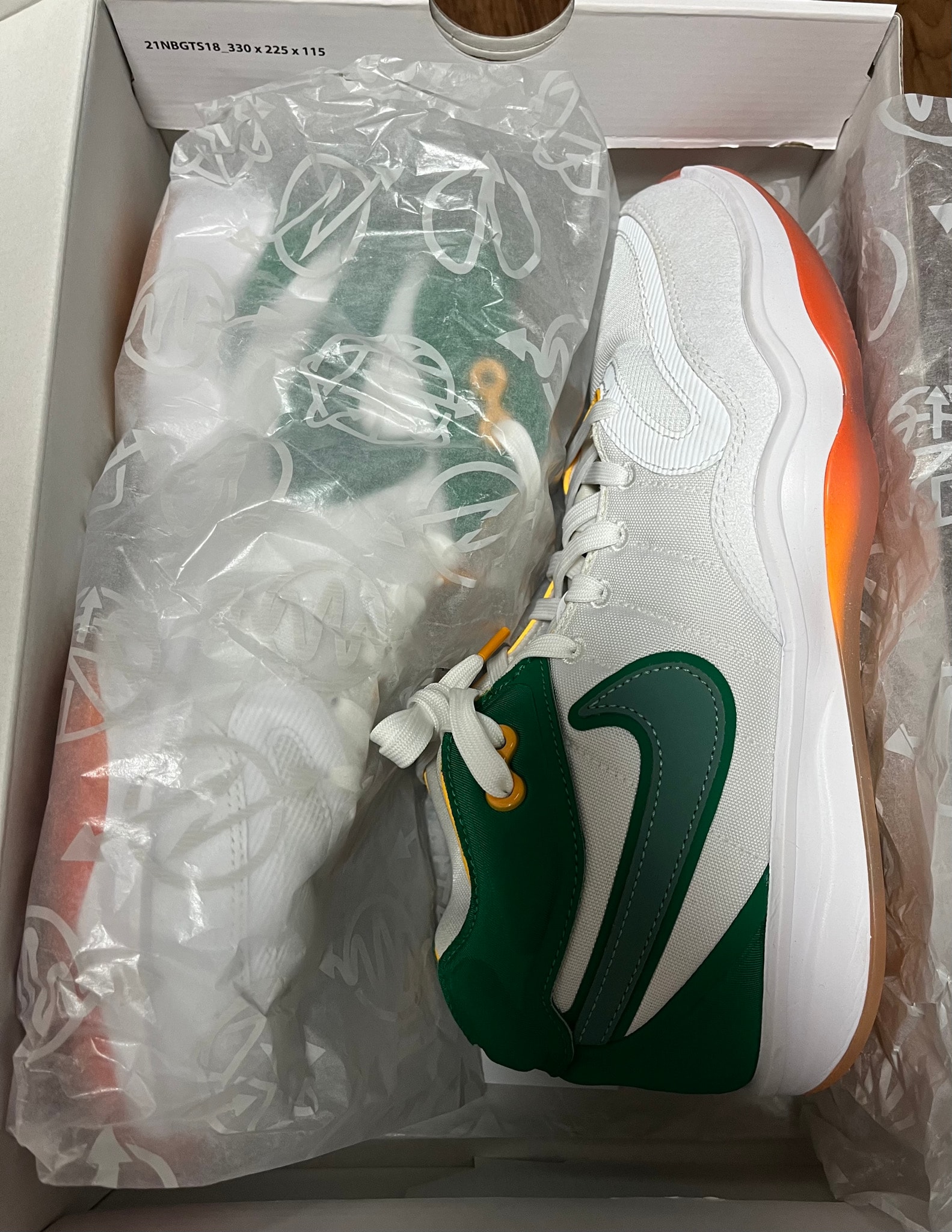 Nike GT Hustle "White/Malachite/Pure Platinum/Vintage Green"