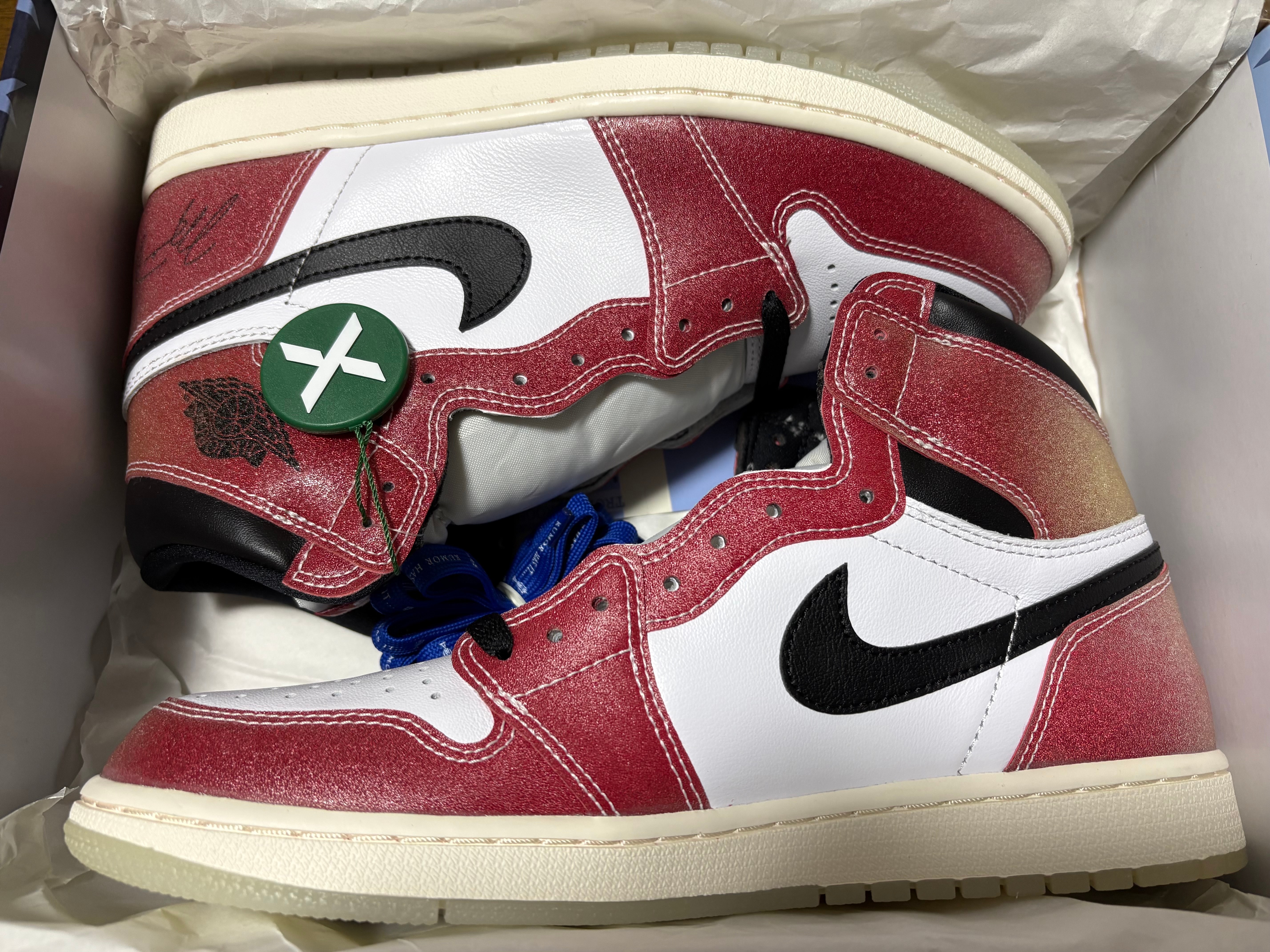 Trophy Room × Nike Air Jordan 1 Retro High "Chicago" (Friends and Family) (Blue Laces)
