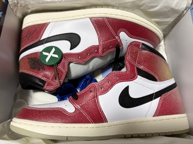 Trophy Room × Nike Air Jordan 1 Retro High "Chicago" (Friends and Family) (Blue Laces)