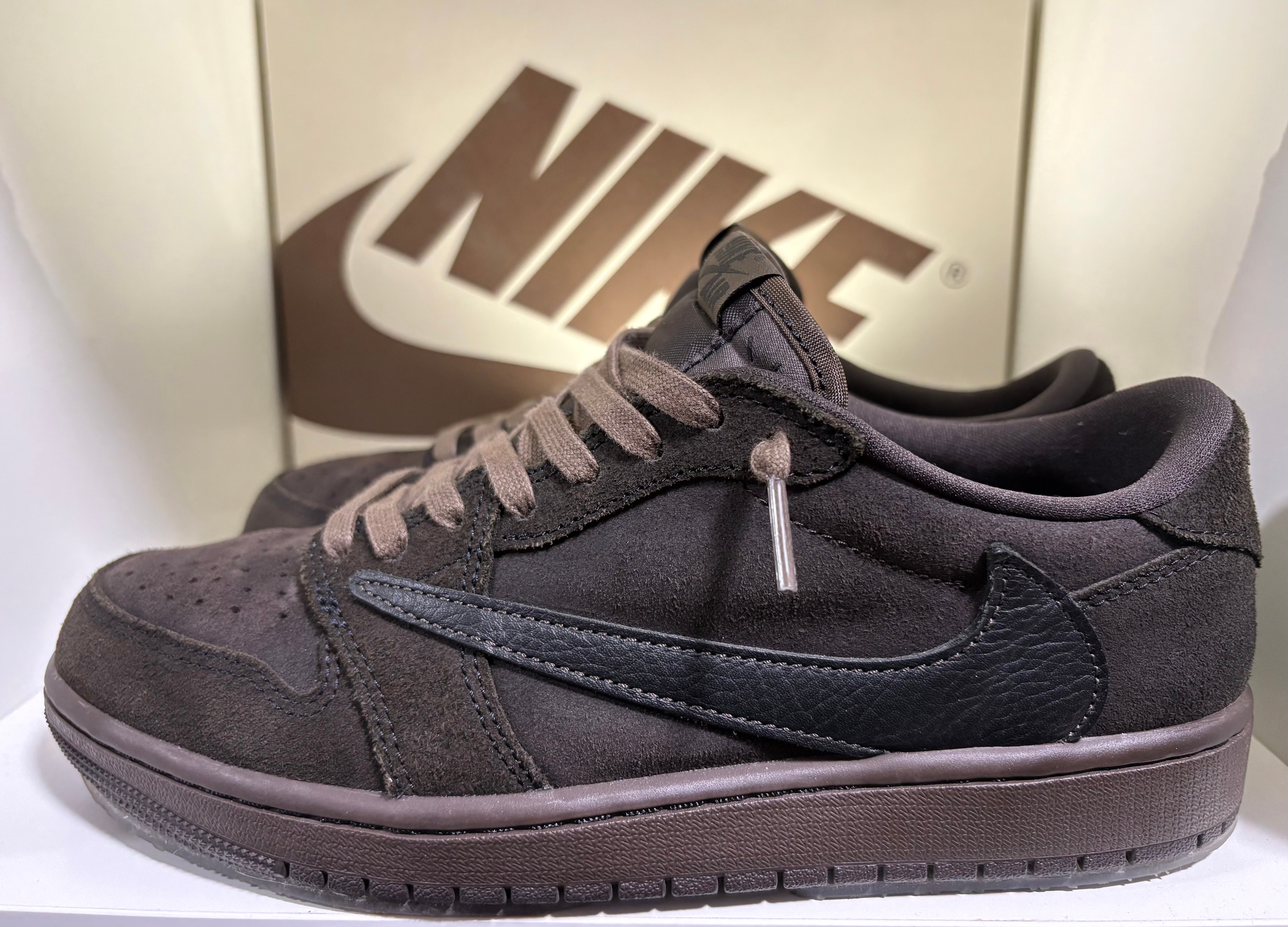 Travis Scott × Nike Air Jordan 1 Low OG SP "Velvet Brown and Dark Mocha"