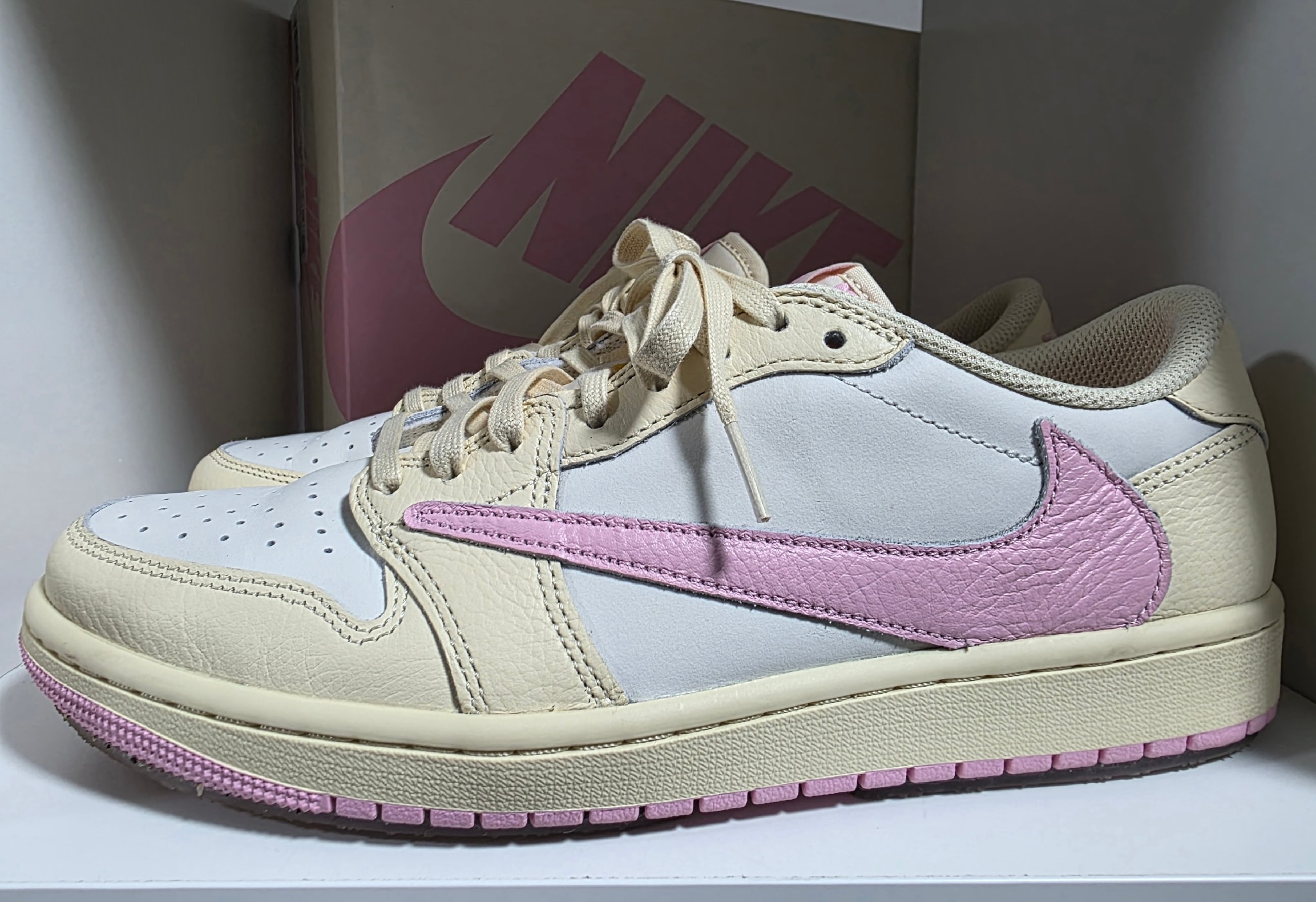Travis Scott × Nike Air Jordan 1 Retro Low OG "Muslin/Shy Pink"