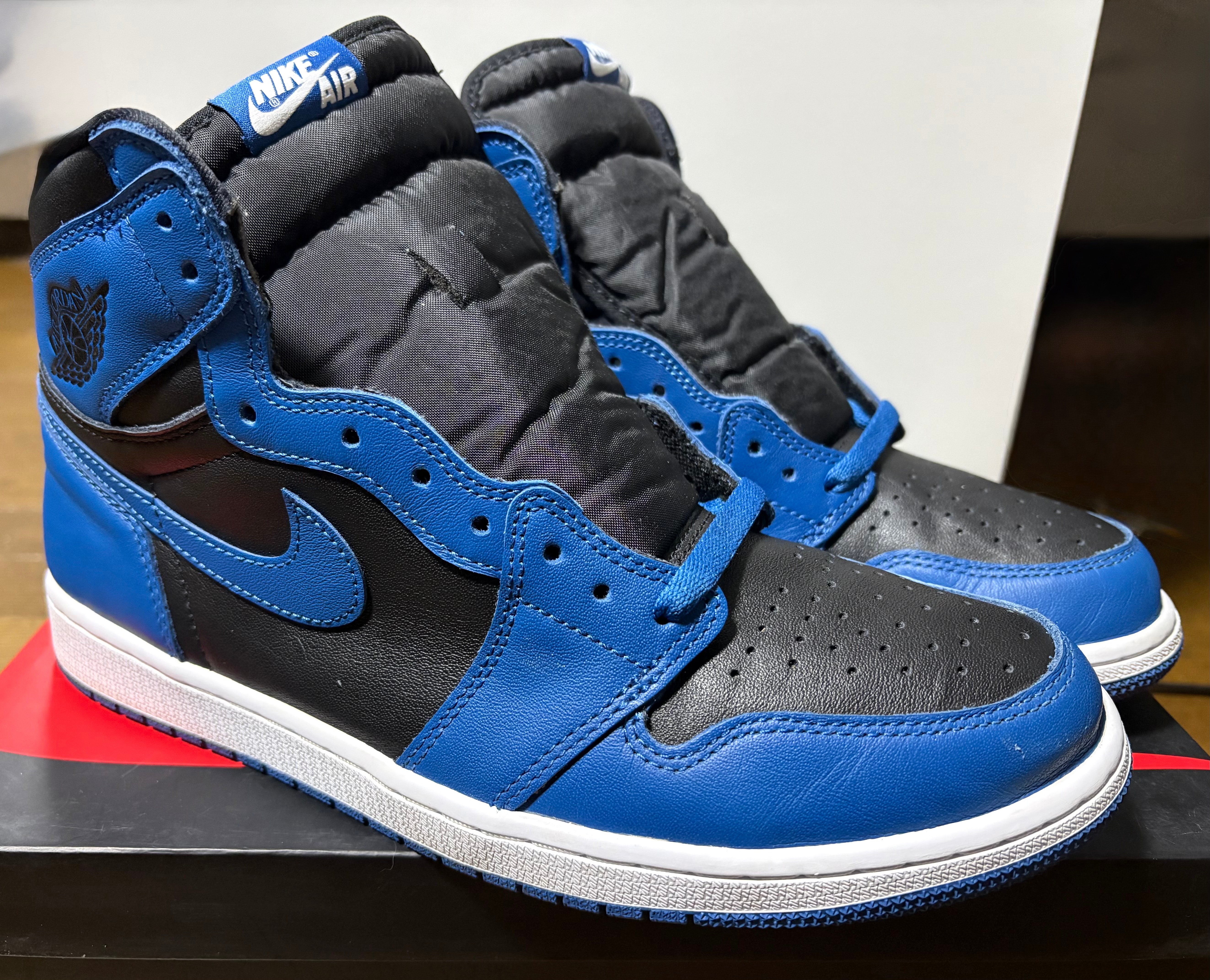 Nike Air Jordan 1 Retro High OG "Dark Marina Blue"