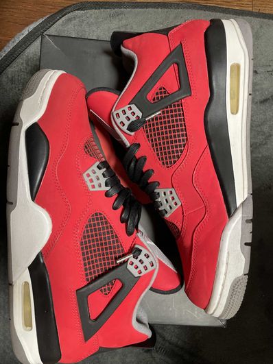 Nike Air Jordan 4 Retro "Toro Bravo"