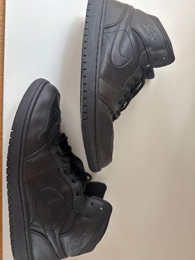 Nike Air Jordan 1 Mid "Triple Black"