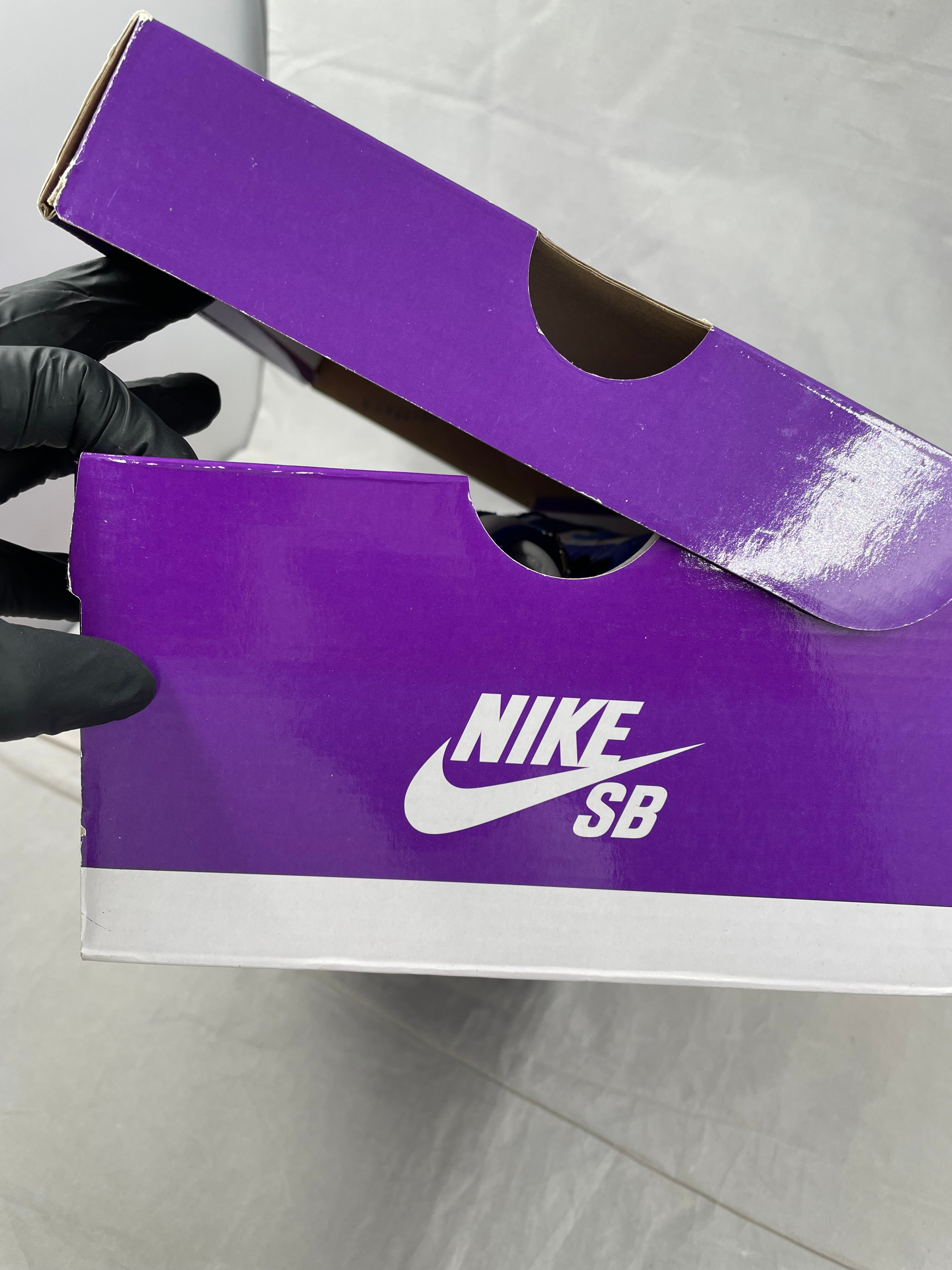 Supreme × Nike SB Dunk Low OG QS Gold Stars "White/Hyper Blue"