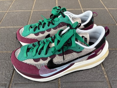 sacai × Nike Vapor Waffle "String/Red/Green"