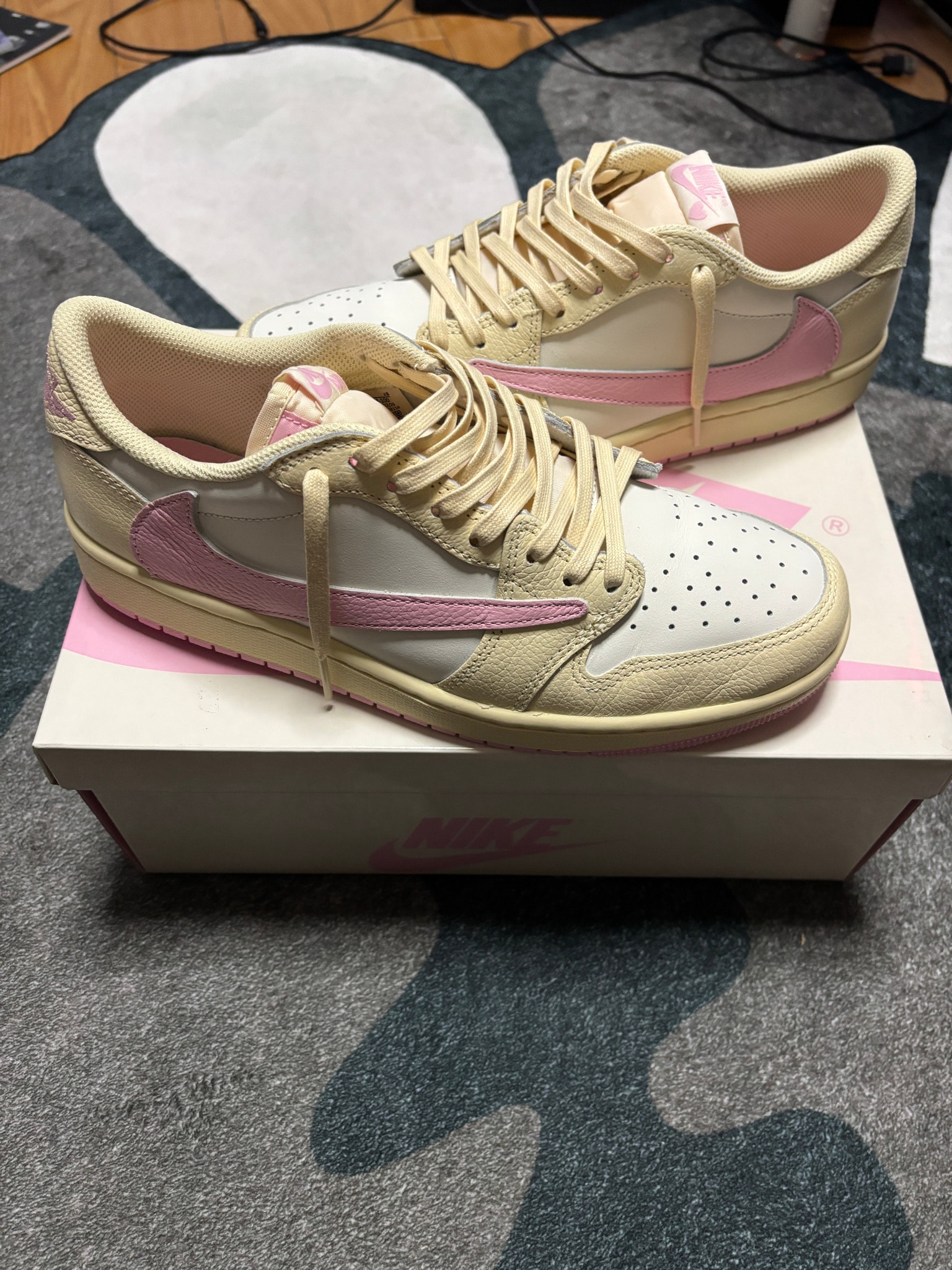 Travis Scott × Nike Air Jordan 1 Retro Low OG "Muslin/Shy Pink"