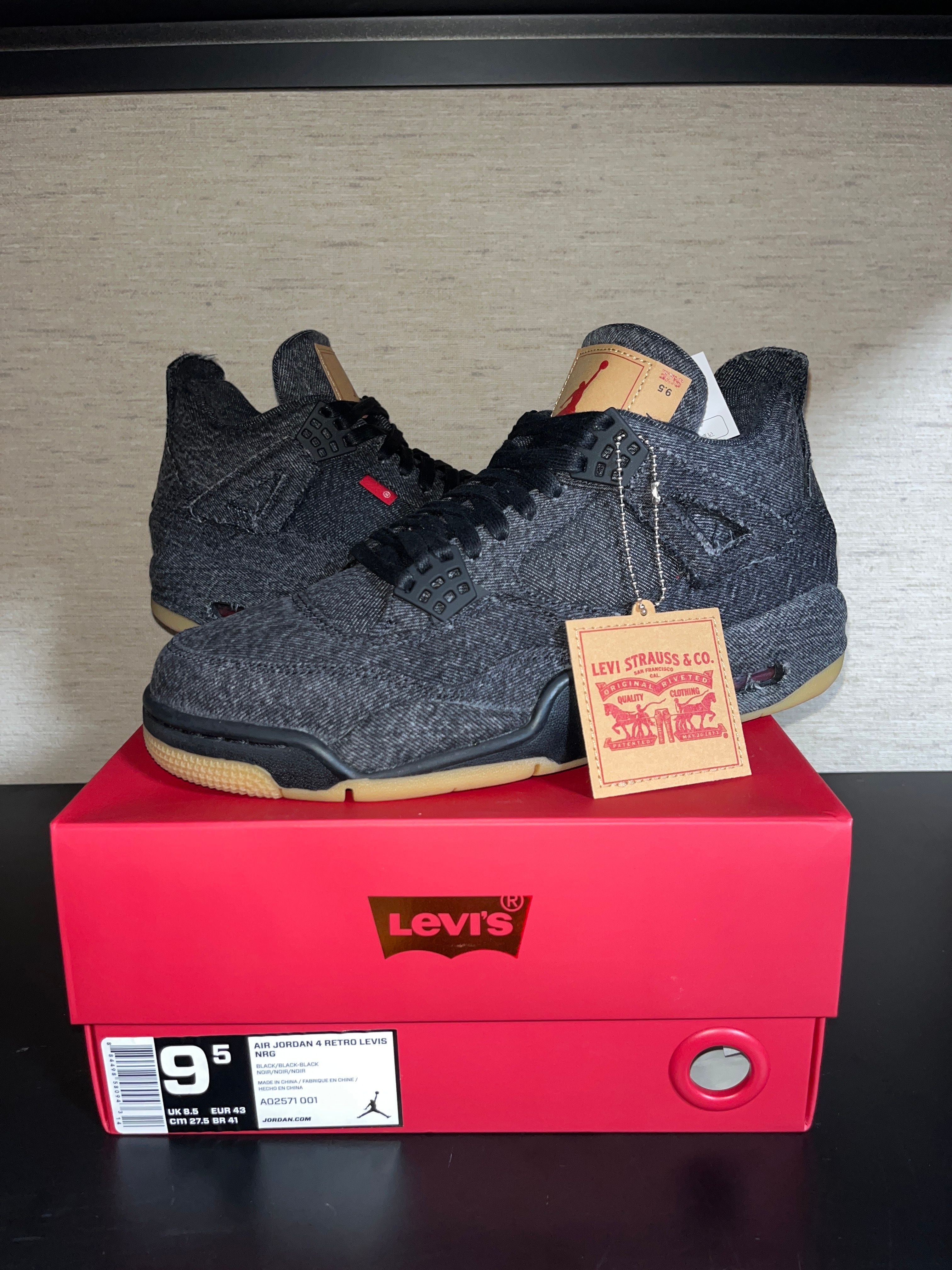 Nike × Levi's Air Jordan 4 "Black Denim" (Tag: ®)