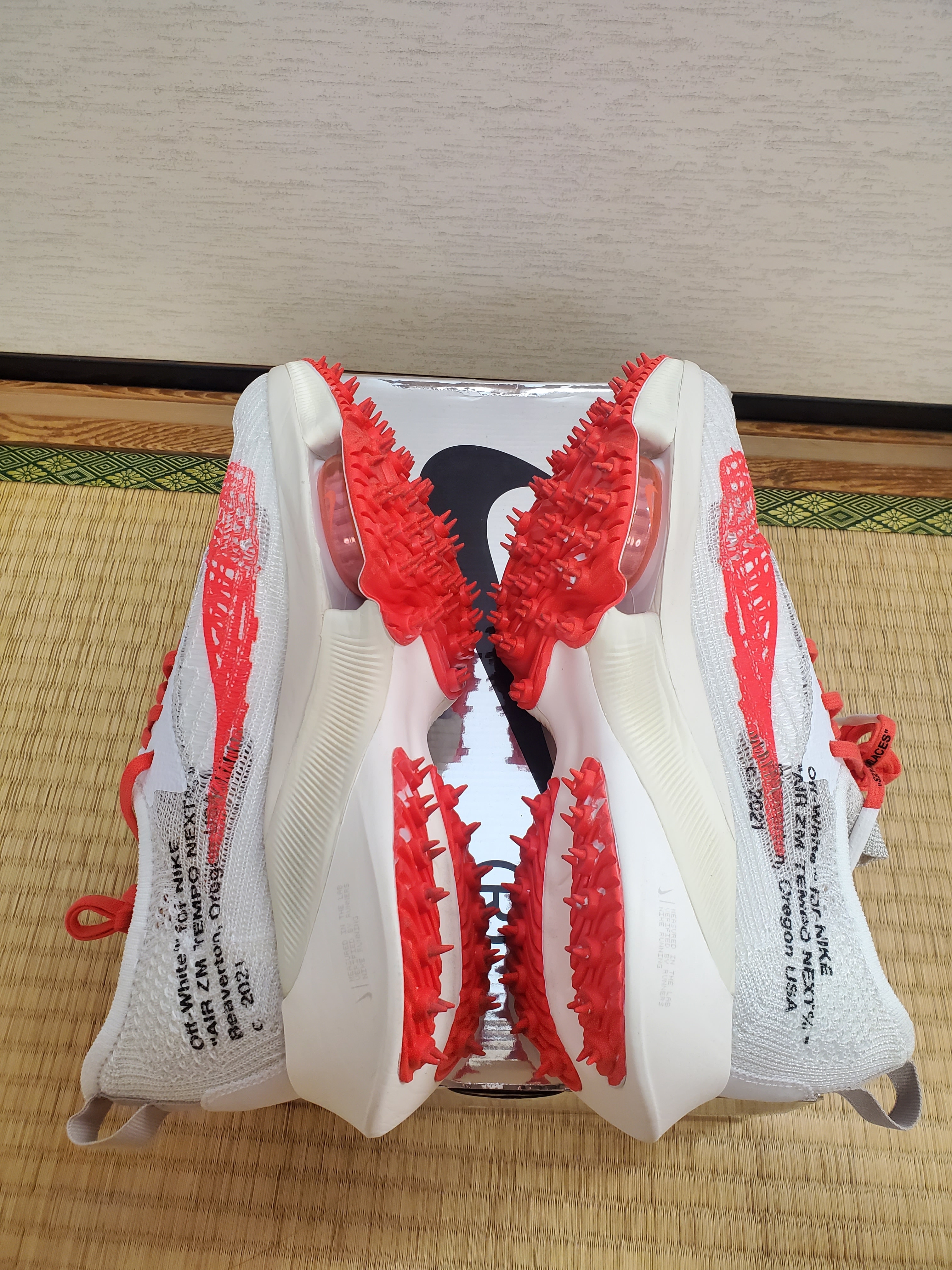 Off-White × Nike Air Zoom Tempo Next% Flyknit "Solar Red"