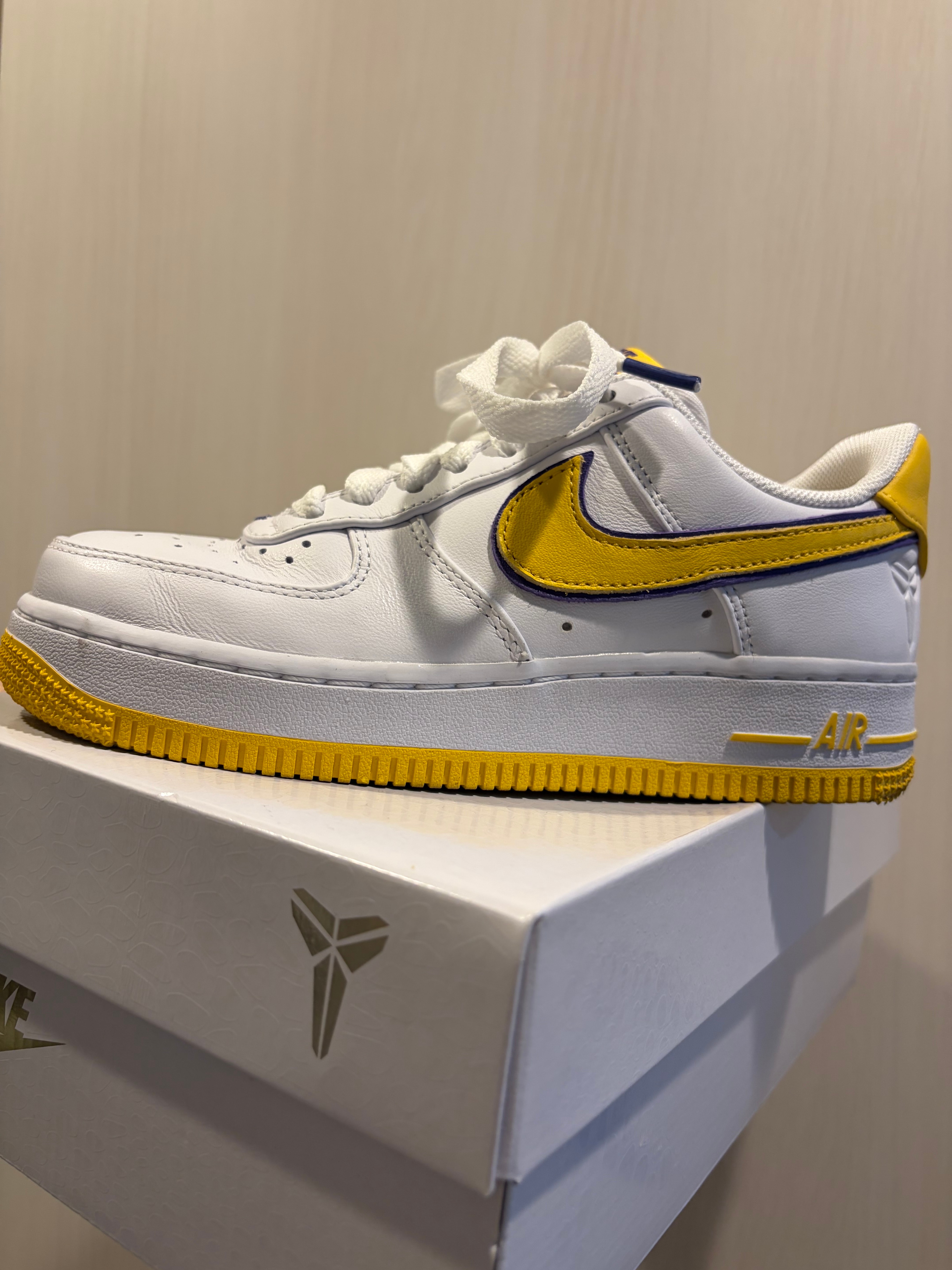 Kobe Bryant × Nike Air Force 1 Low Retro QS "Varsity Maize and Varsity Purple"
