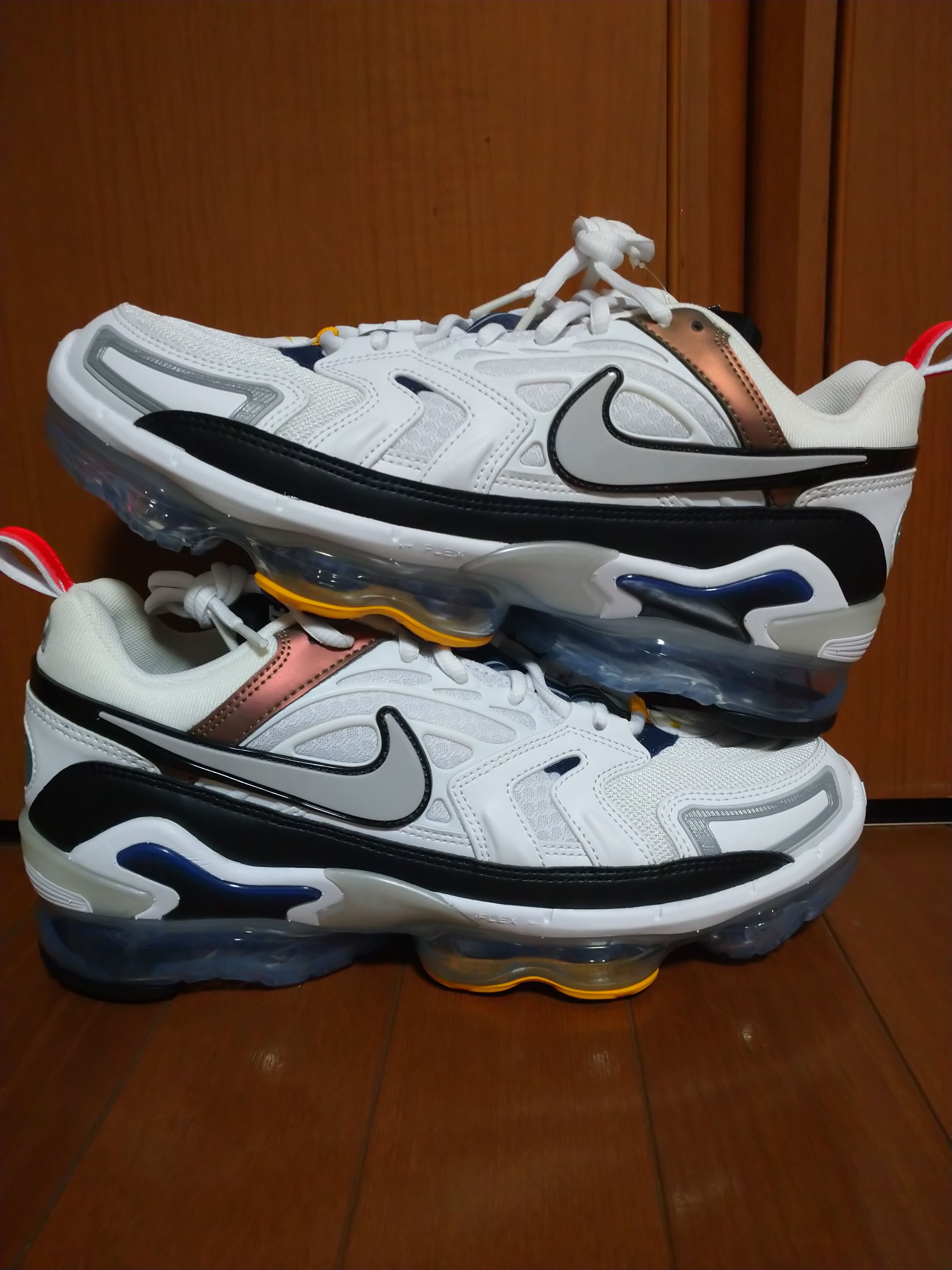 NIKE Women's AIR VAPORMAX EVO "TECH GREY"