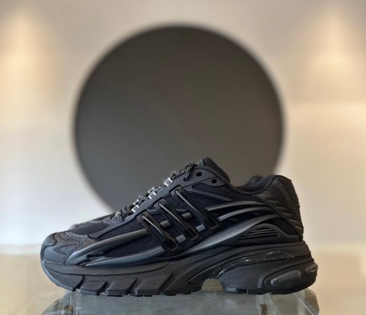 Pharrell Williams × adidas Jellyfish "Carbon/Core Black"