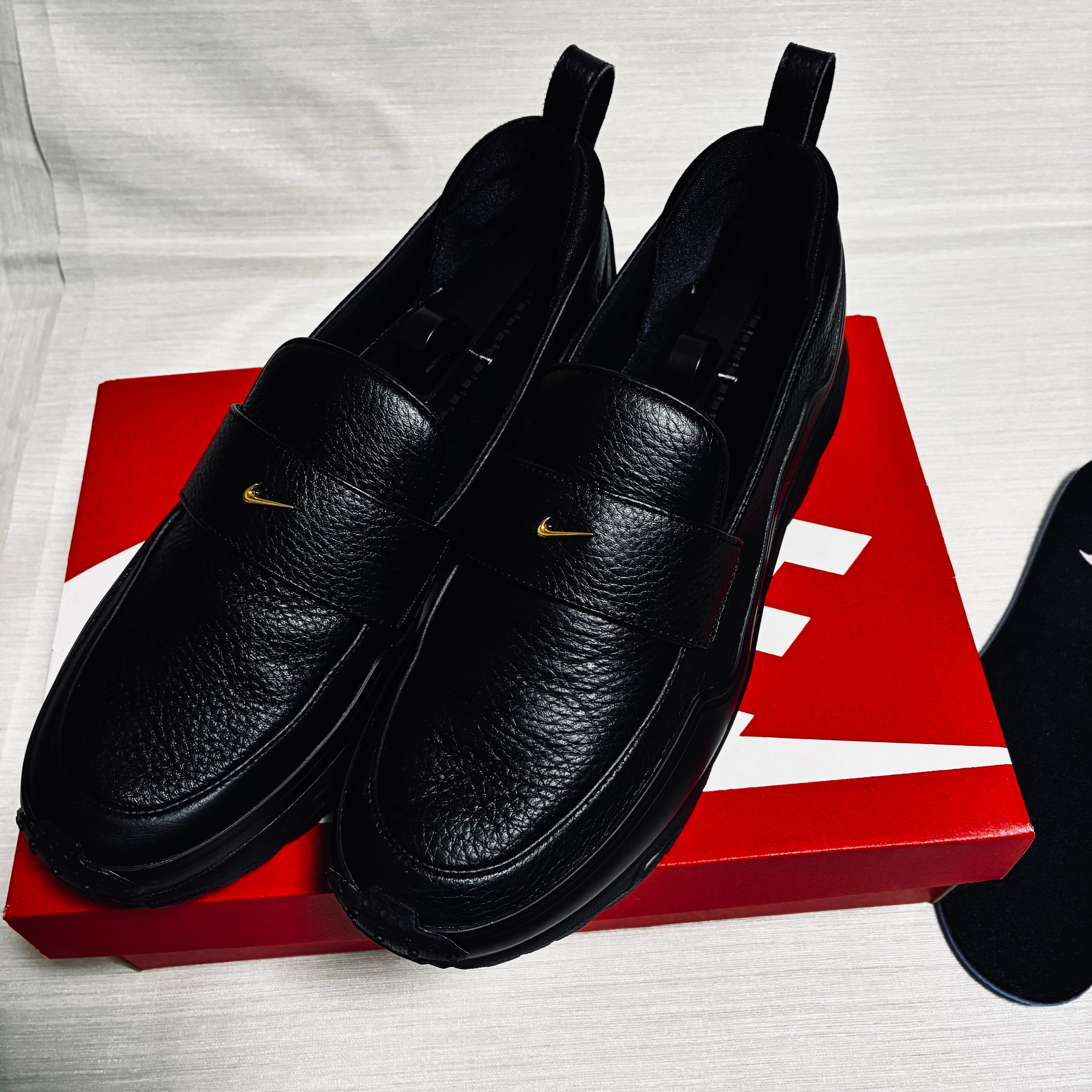 Nike Women's Air Max Phenomena SWDC "Black/Metallic Gold"