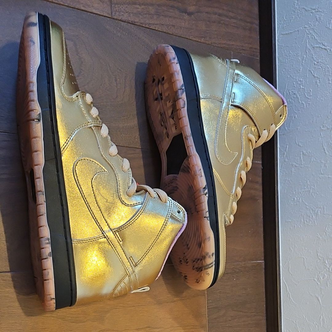 HUMIDITY × NIKE SB DUNK HIGH METALLIC GOLD