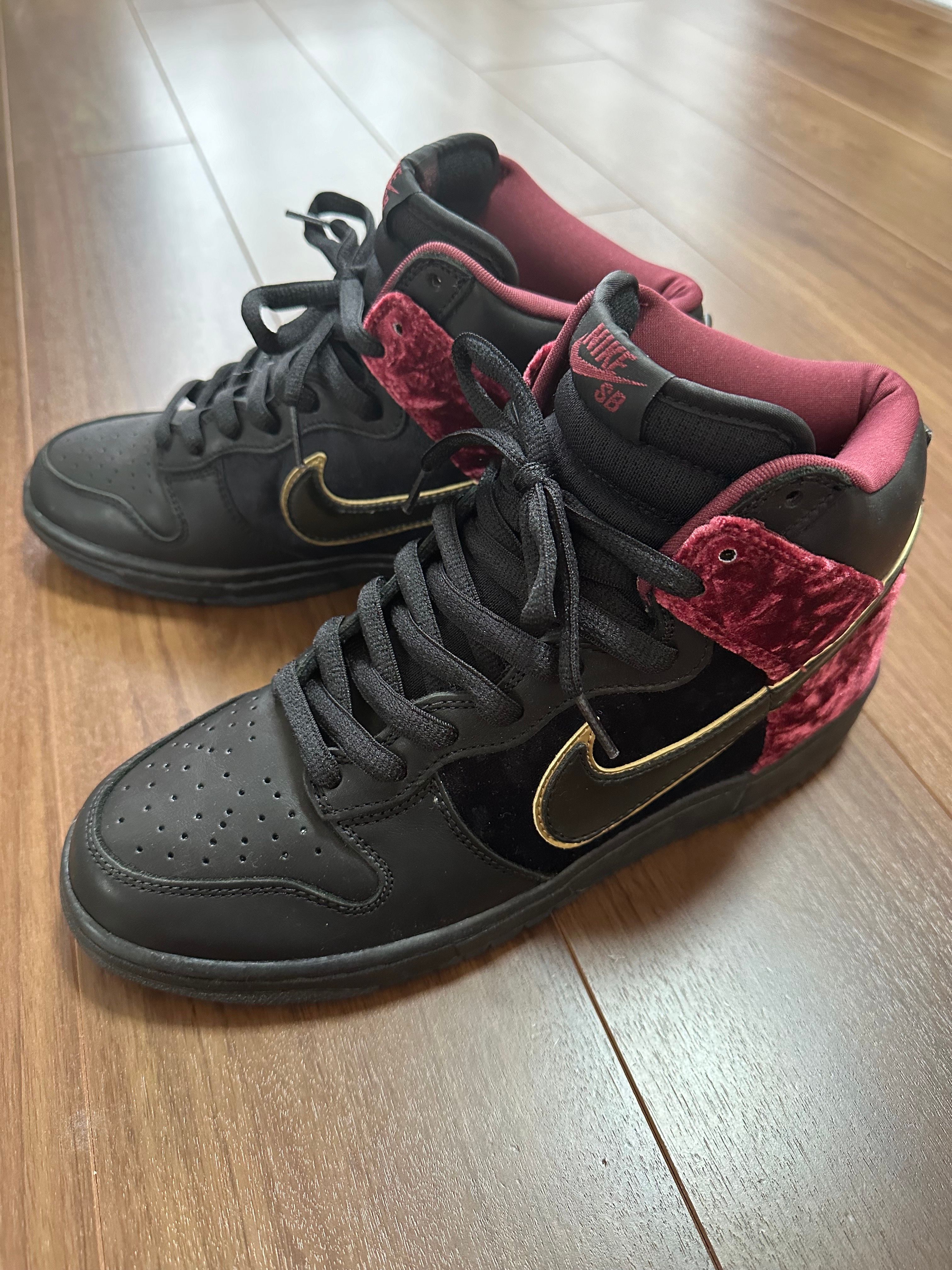 Nike SB Dunk High Premium "Bloody Sunday"