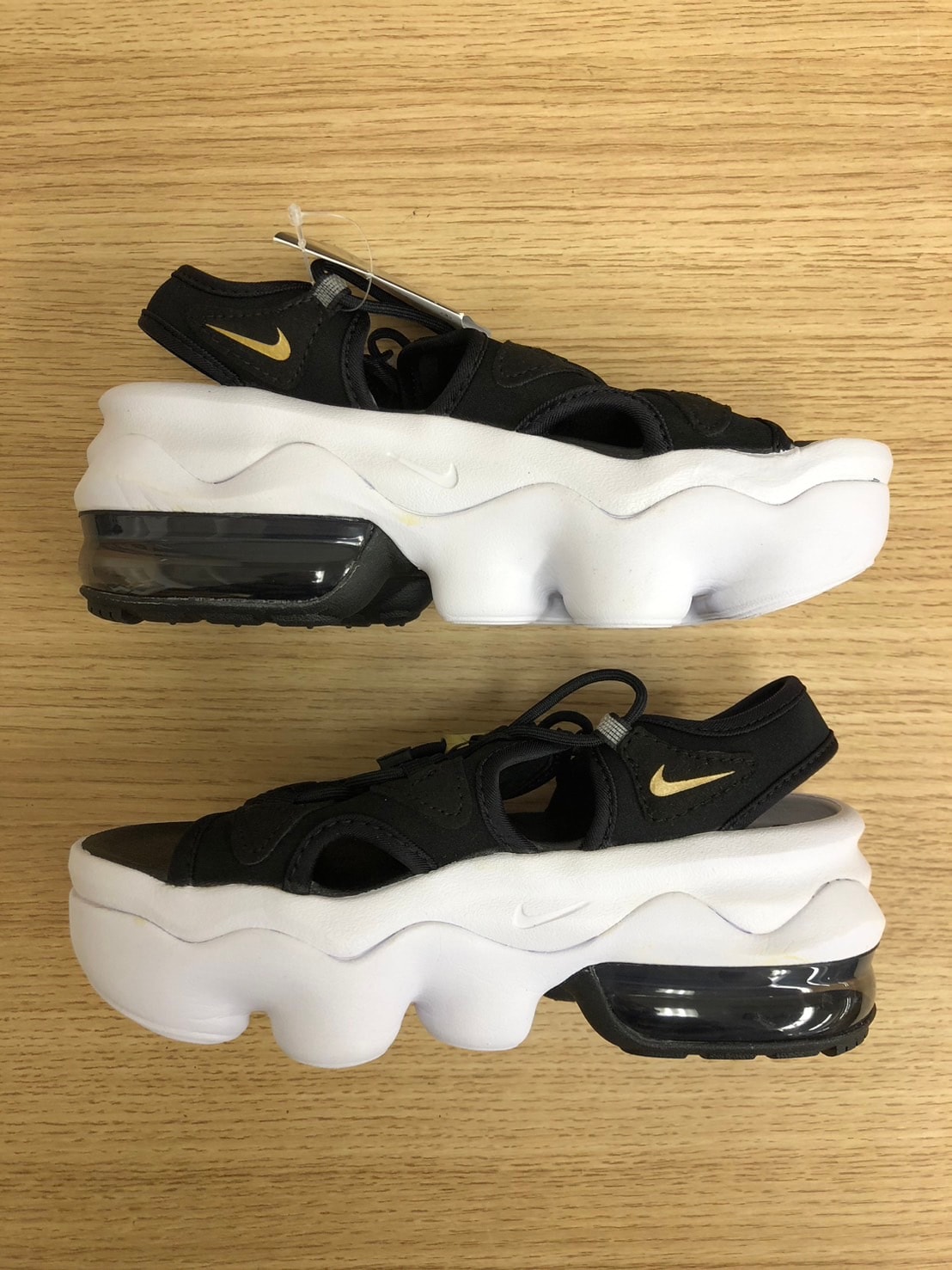 ナイキ  ウィメンズ  エアマックス ココ サンダル"ブラック/ホワイト"