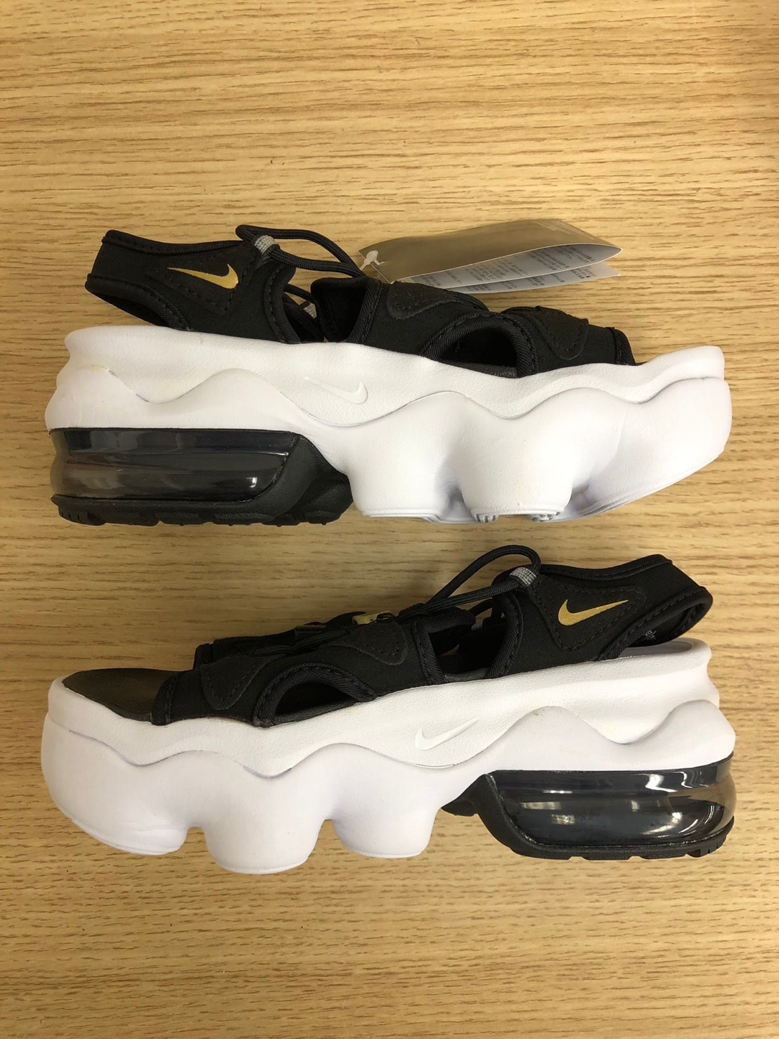 ナイキ  ウィメンズ  エアマックス ココ サンダル"ブラック/ホワイト"