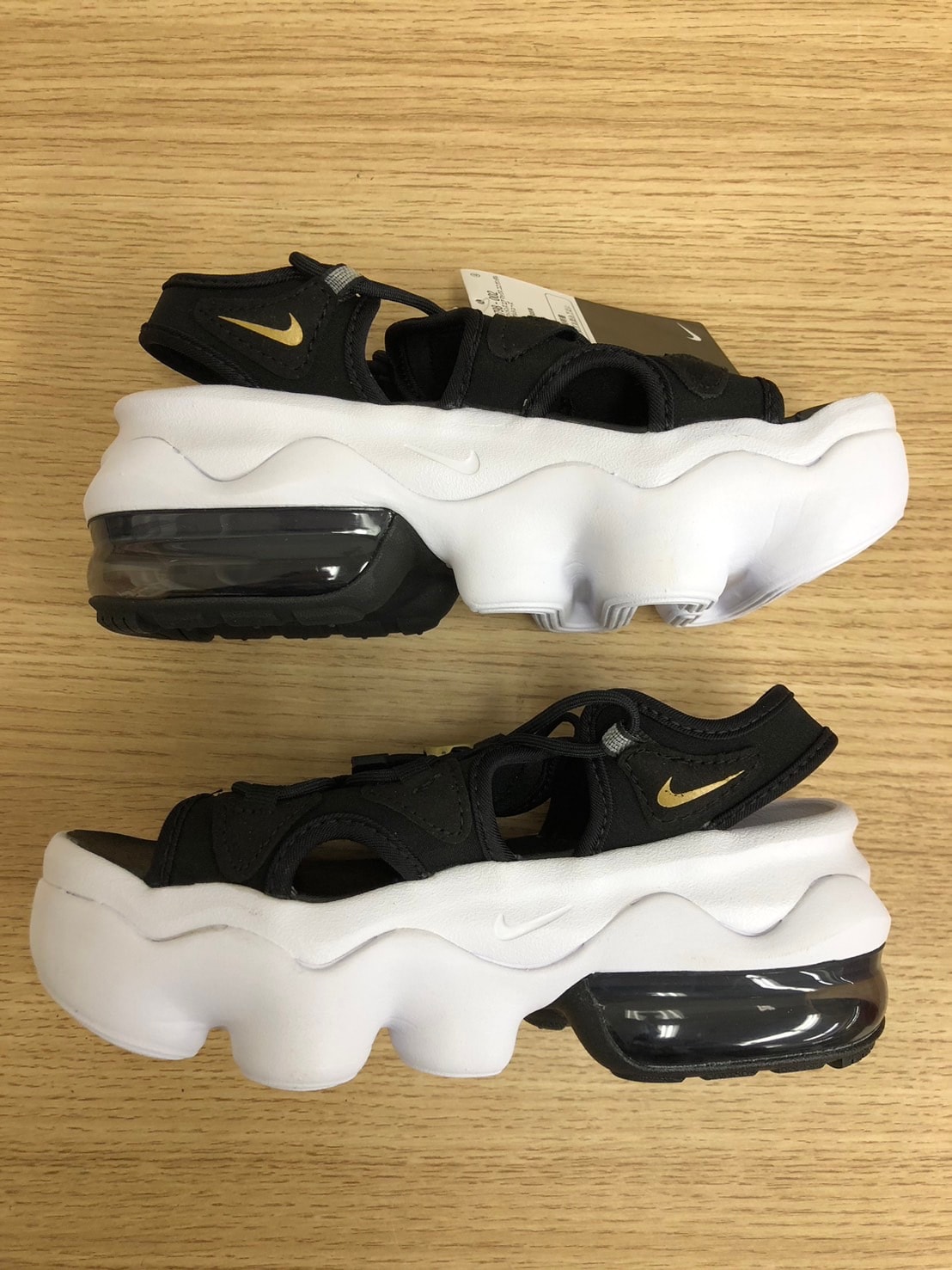 ナイキ  ウィメンズ  エアマックス ココ サンダル"ブラック/ホワイト"