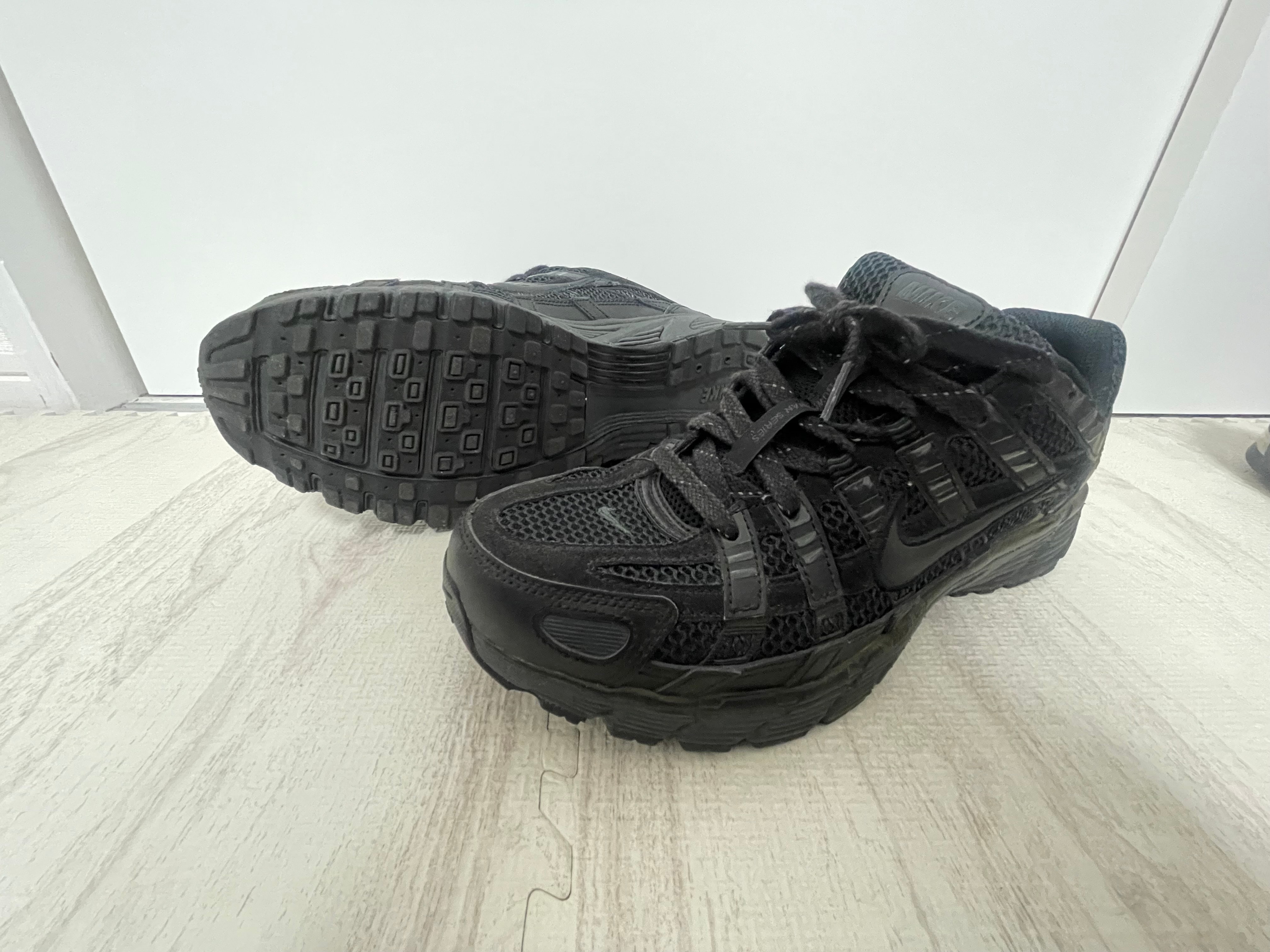 ナイキ P-6000 "トリプルブラック"