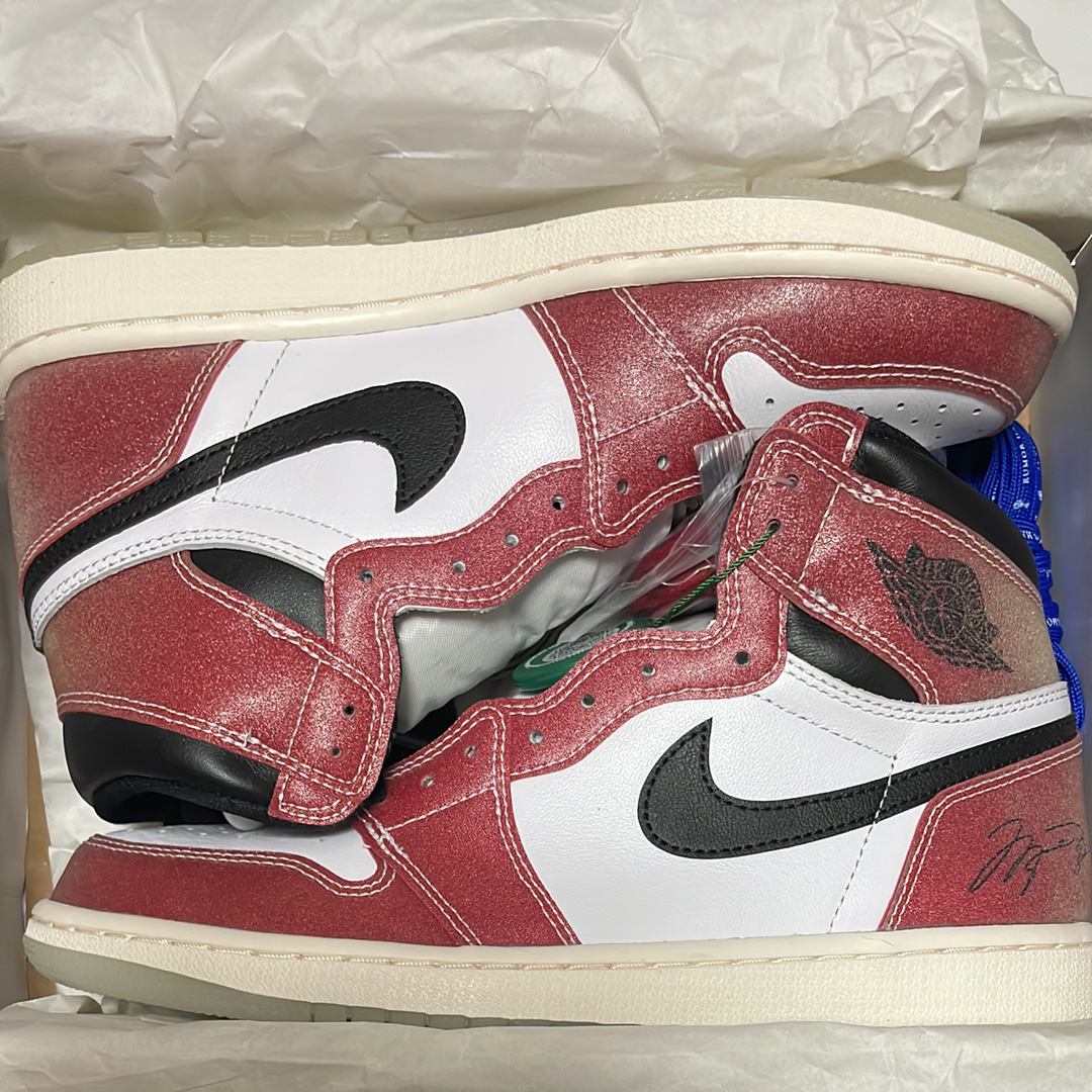 Trophy Room × Nike Air Jordan 1 Retro High "Chicago" (Friends and Family) (Blue Laces)