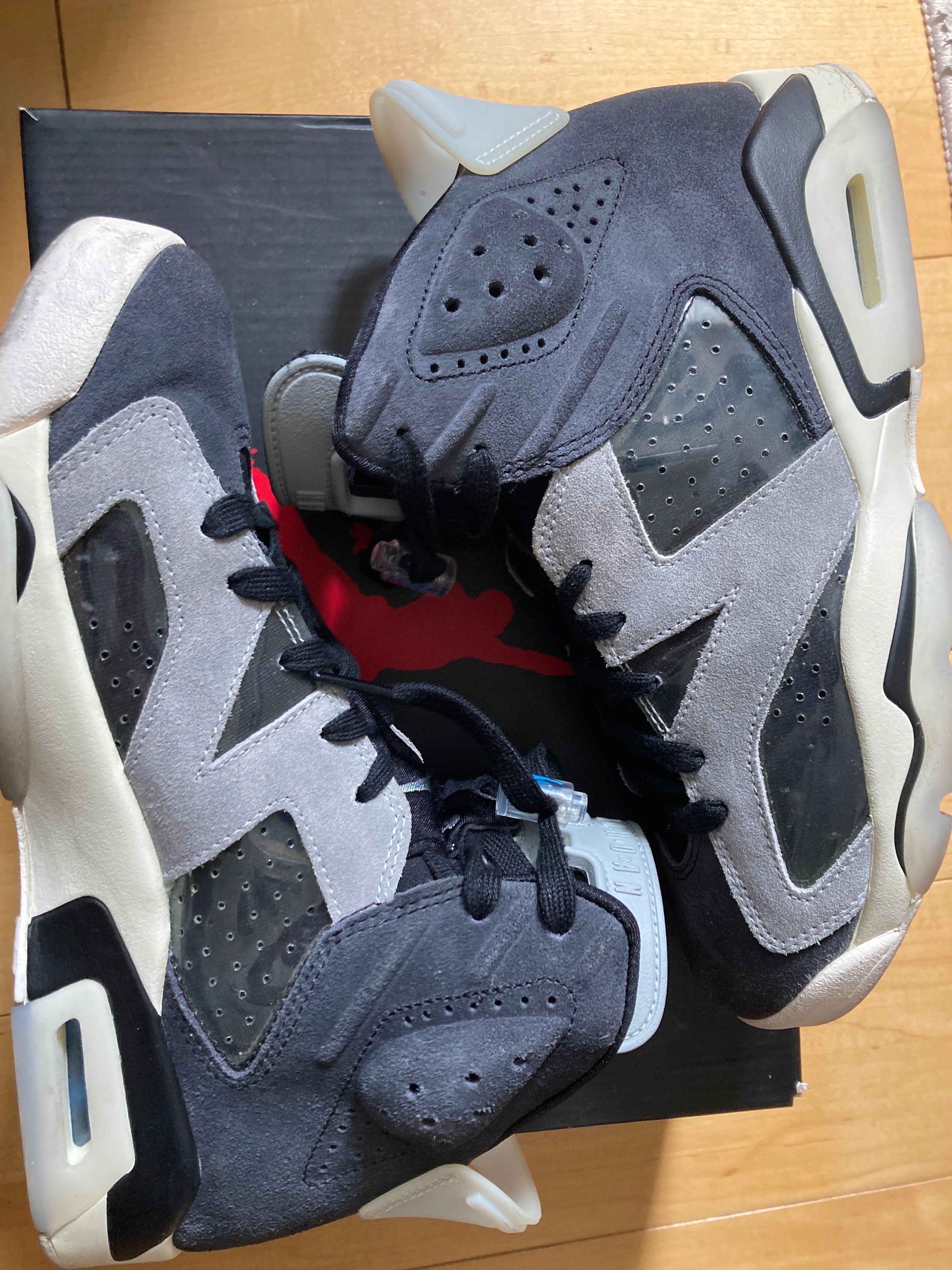 NIike Women's Air Jordan 6 "Smoke Grey"