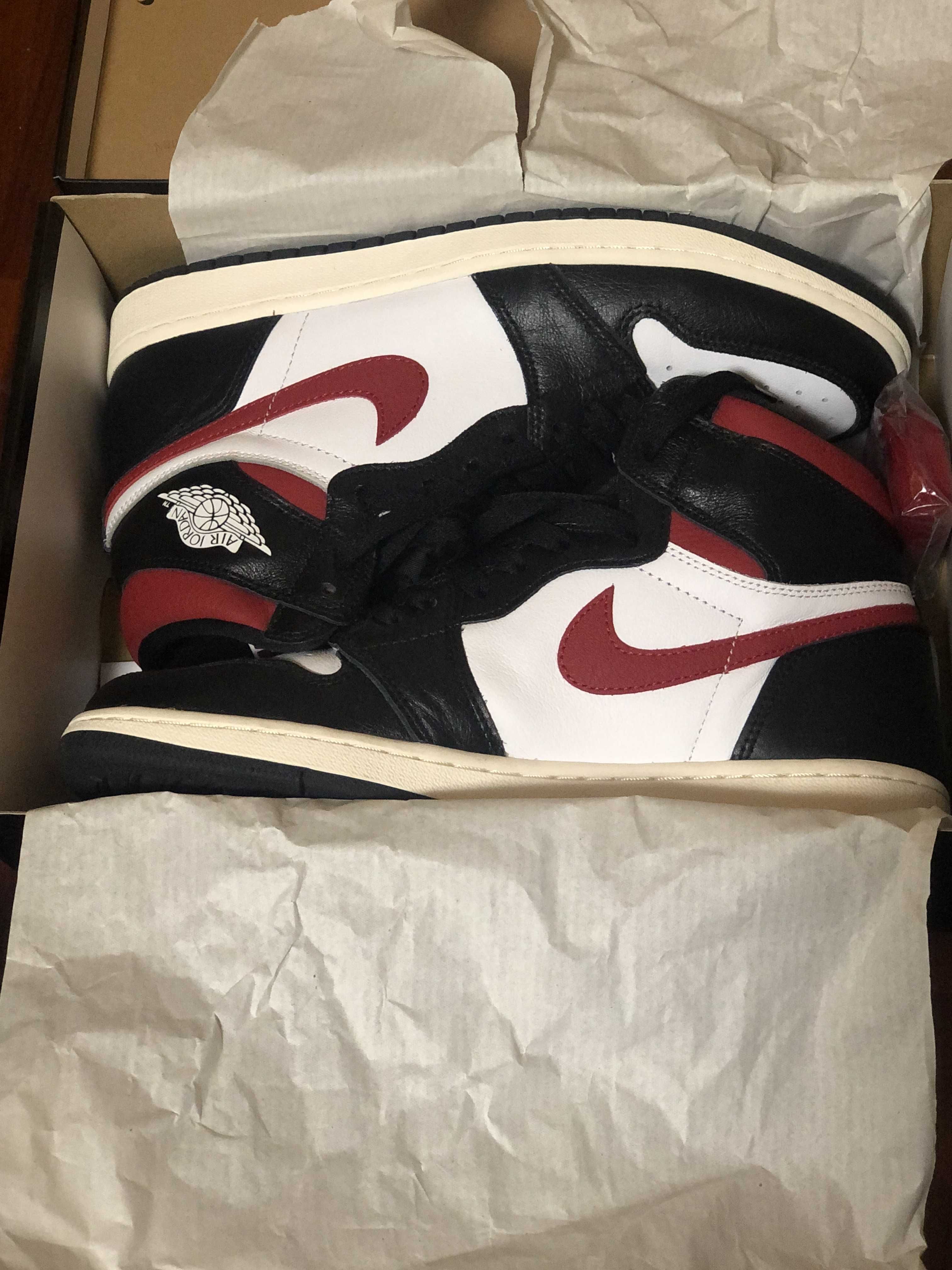 Nike Air Jordan 1 Retro High "Black/White/Sail/Gym Red"