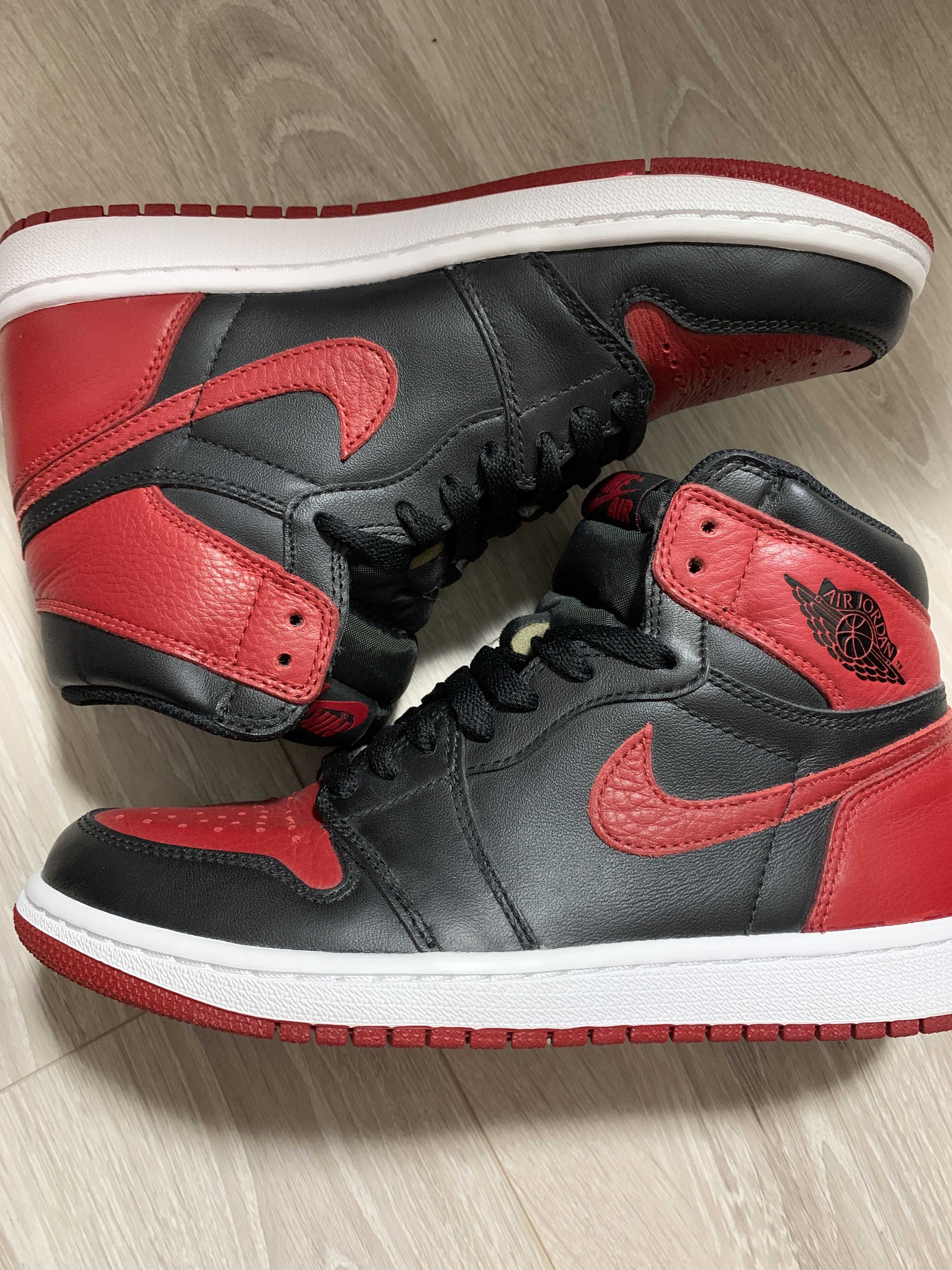 Nike Air Jordan 1 Retro High OG "Bred/Banned" (2016)