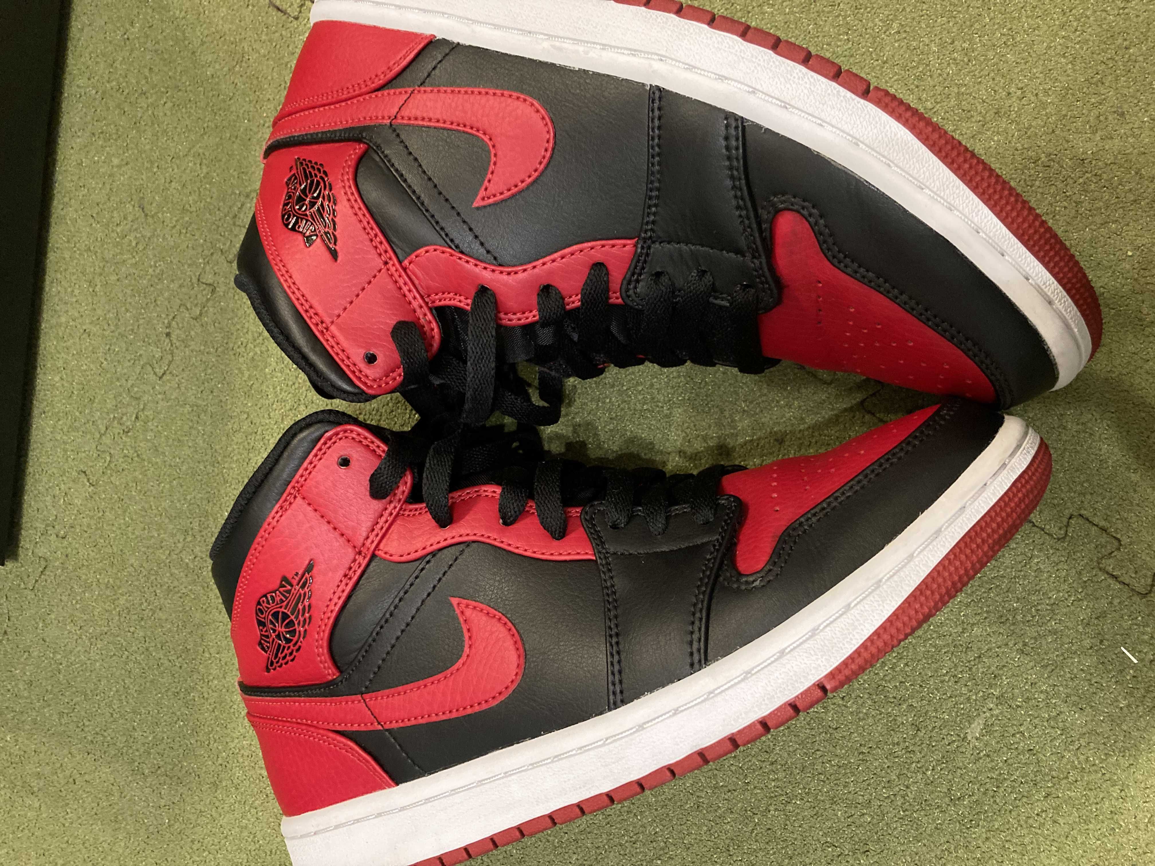Nike Air Jordan 1 Mid "Bred"